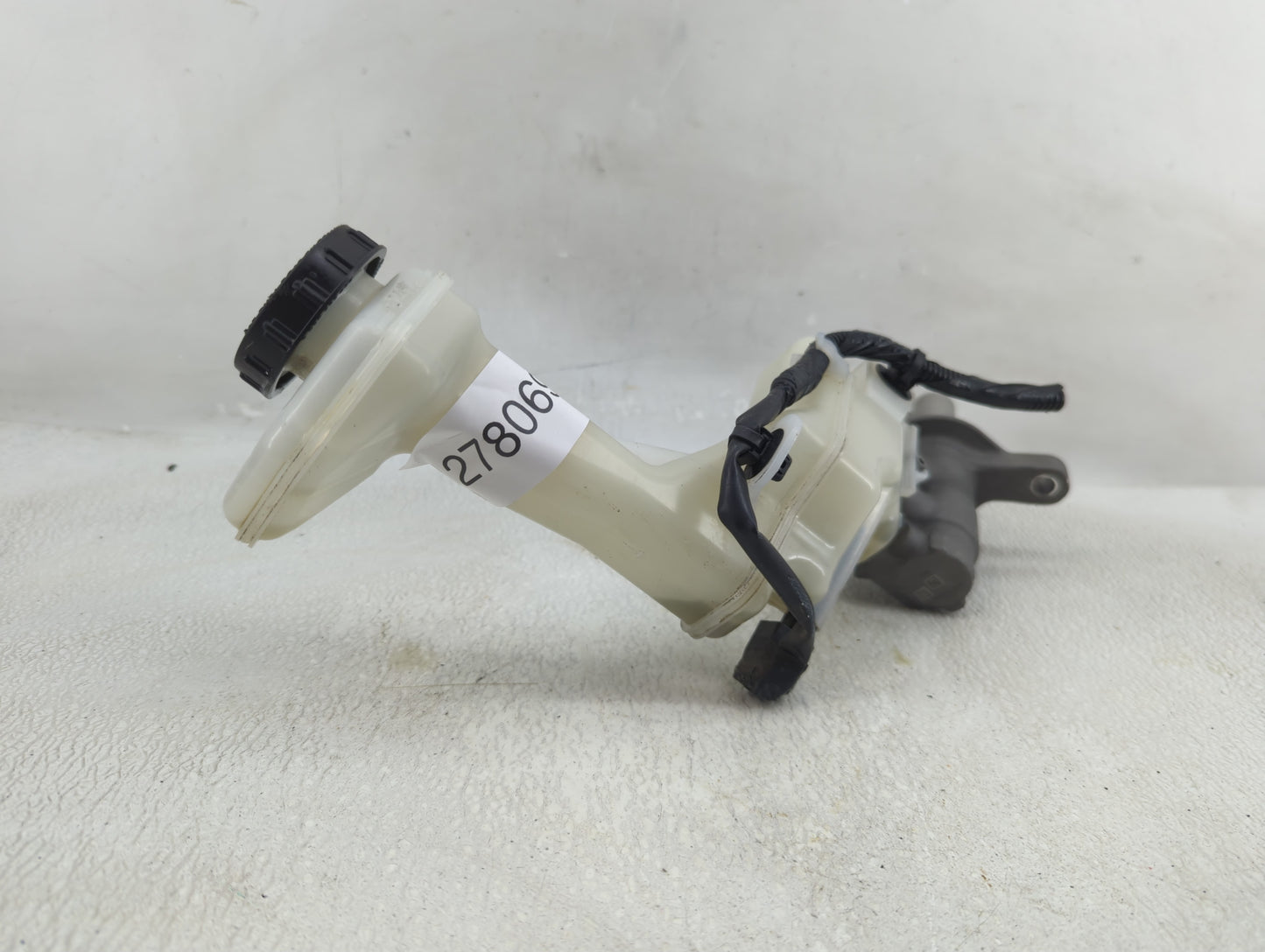 2017-2022 Nissan Rogue Sport Brake Master Cylinder 1278069 - Oemusedautoparts1.com