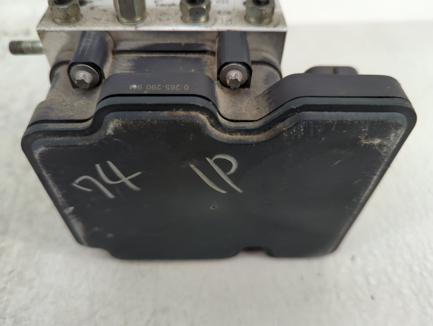 2019-2021 Nissan Rogue Sport ABS Pump Control Module Replacement P/N:47660-6MM0A Fits Fits 2019 2020 2021 OEM Used Auto Part