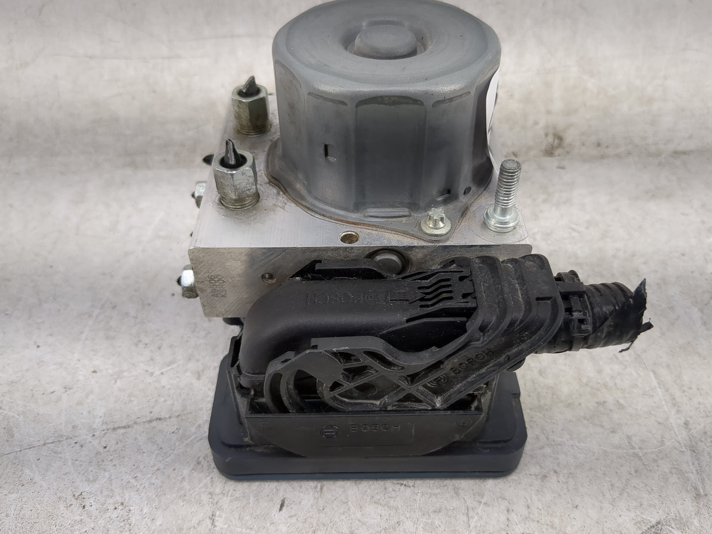 2019-2021 Nissan Rogue Sport ABS Pump Control Module Replacement P/N:47660 6MM0A Fits Fits 2019 2020 2021 OEM Used Auto Part