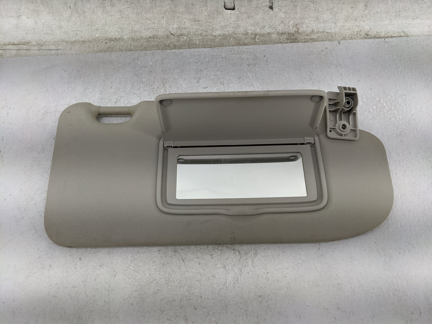 2019-2022 Nissan Rogue Sport Sun Visor Shade Replacement Passenger Right Mirror Fits Fits 2019 2020 2021 2022 OEM Used Auto 