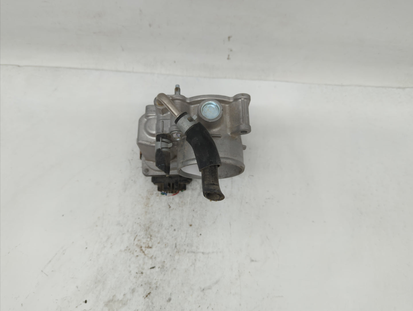 2018-2019 Nissan Rogue Sport Throttle Body P/N:4BA60-01 4BA60-01 F Fits Fits 2018 2019 OEM Used Auto Parts - Oemusedautopart