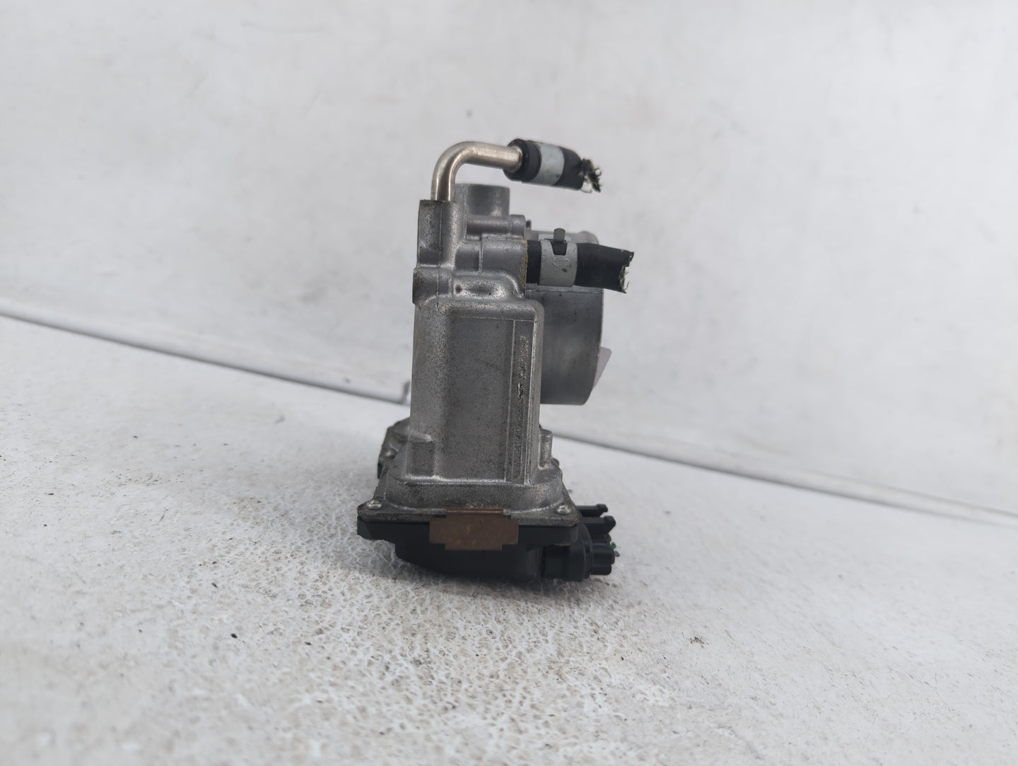 2018-2019 Nissan Rogue Sport Throttle Body P/N:4BA60-01 4BA60-01 F Fits Fits 2018 2019 OEM Used Auto Parts - Oemusedautopart