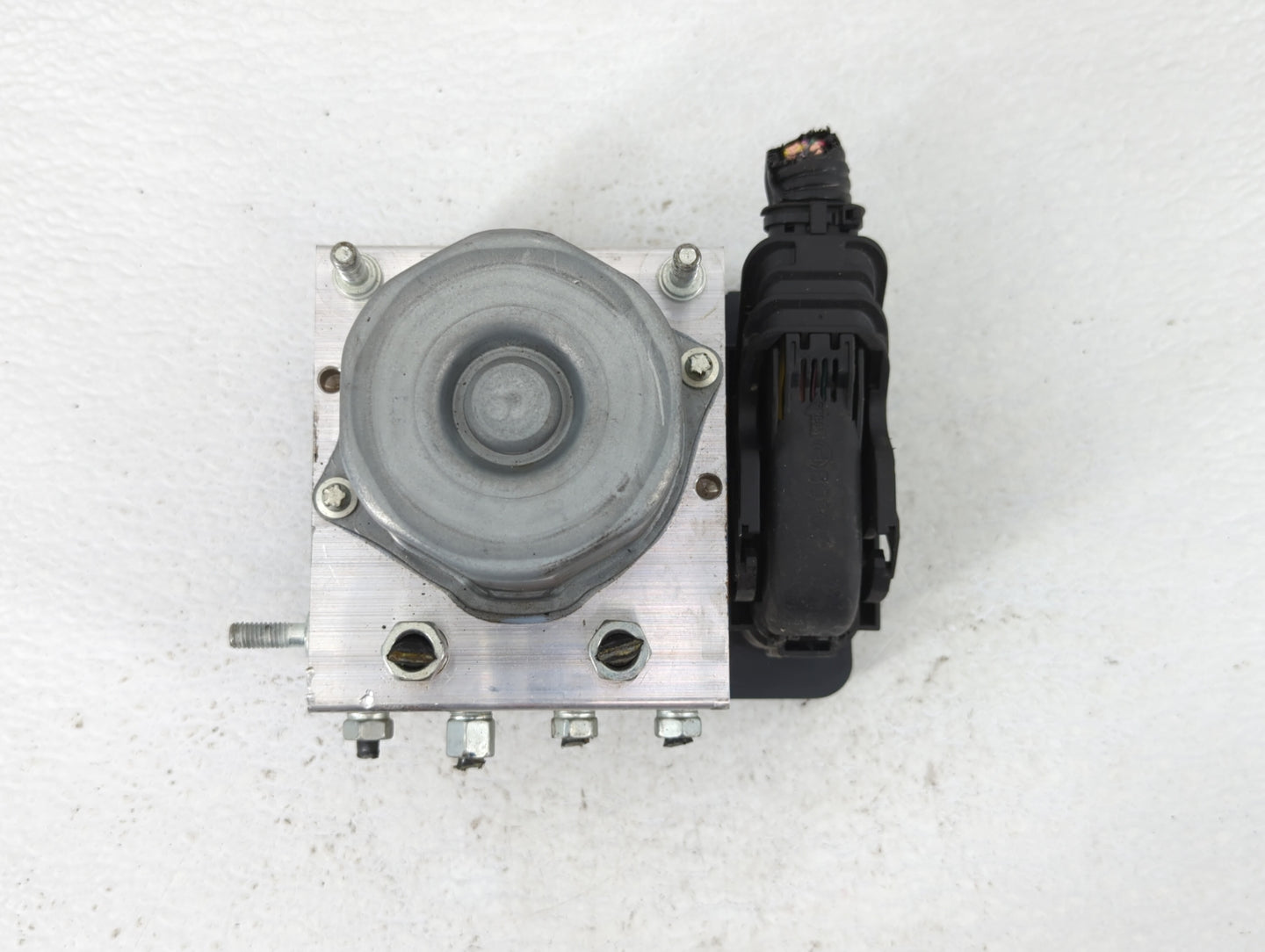 2019-2021 Nissan Rogue Sport ABS Pump Control Module Replacement P/N:47660 6MM0A Fits Fits 2019 2020 2021 OEM Used Auto Part