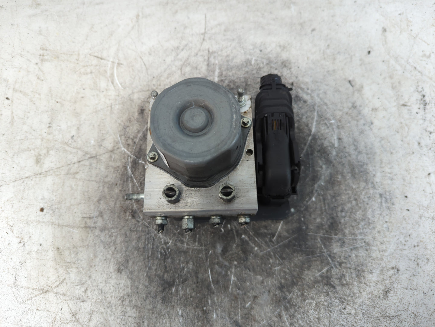 2019-2021 Nissan Rogue Sport ABS Pump Control Module Replacement P/N:47600 6MM2A Fits Fits 2019 2020 2021 OEM Used Auto Part