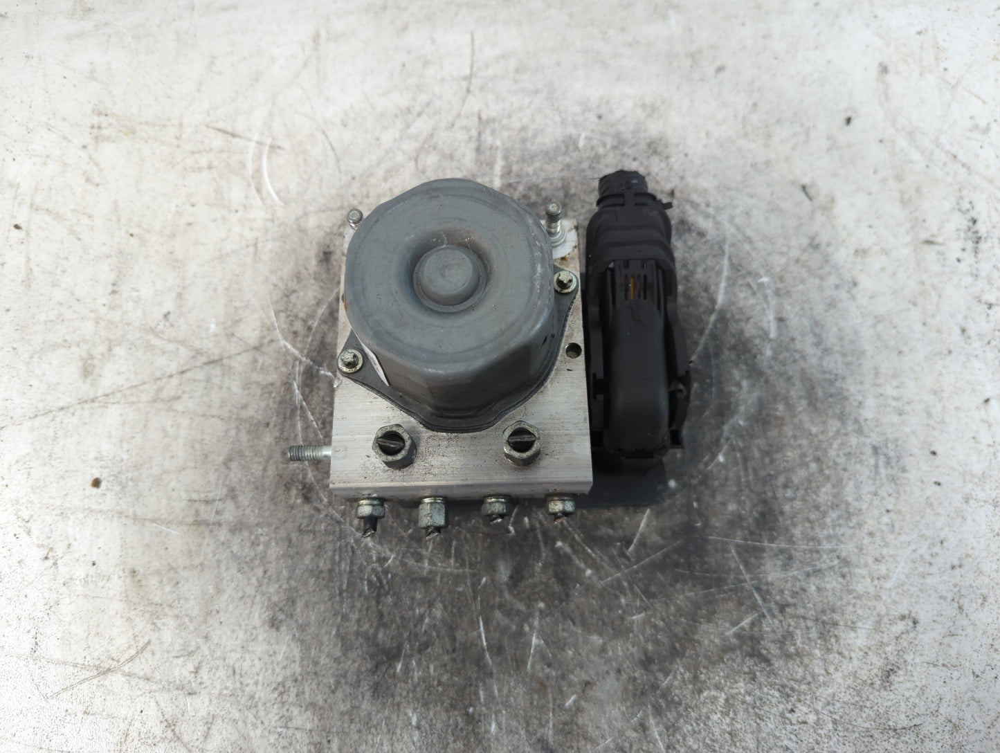 2019-2021 Nissan Rogue Sport ABS Pump Control Module Replacement P/N:47600 6MM2A Fits Fits 2019 2020 2021 OEM Used Auto Part