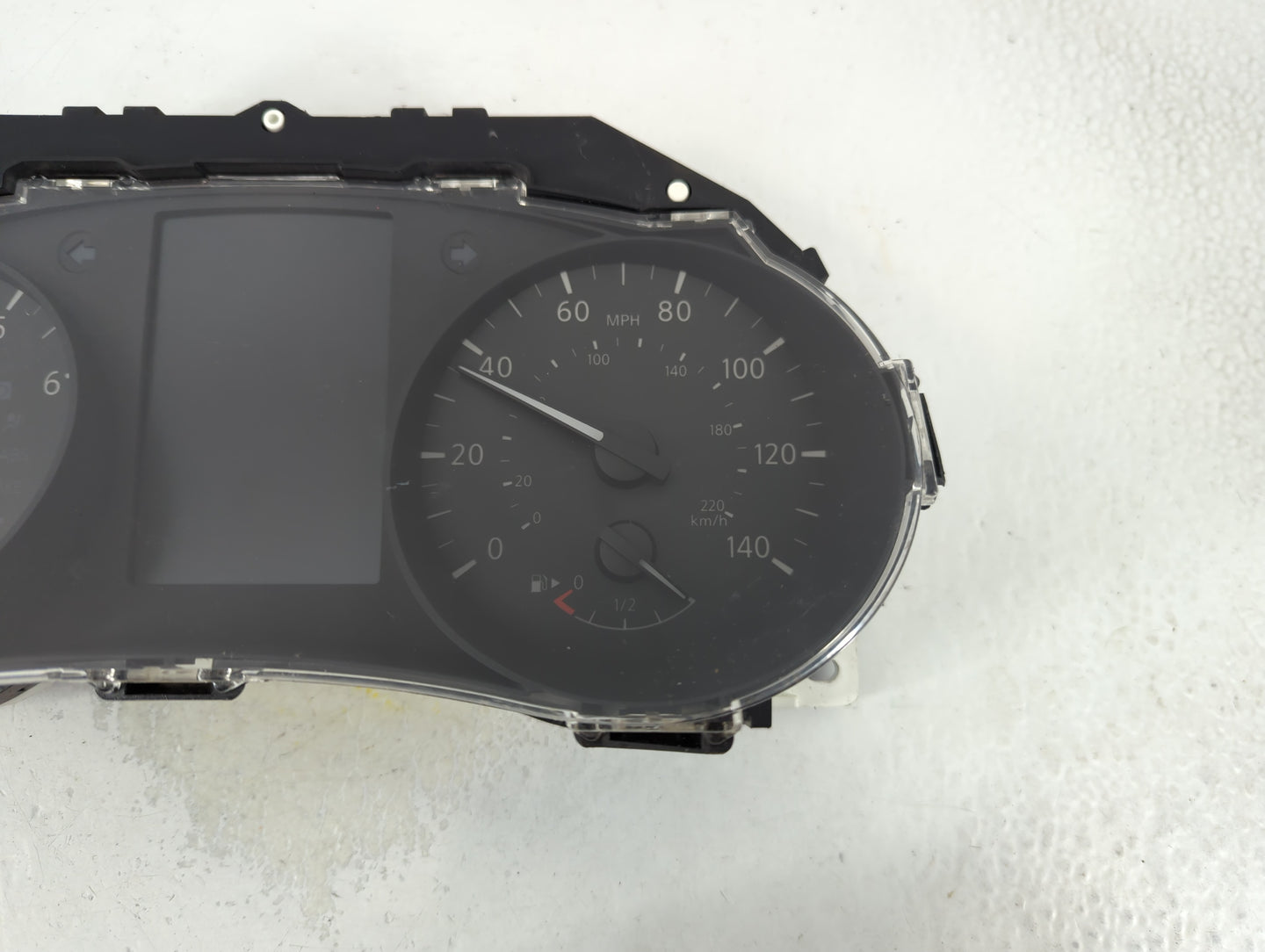 2019 Nissan Rogue Sport Instrument Cluster Speedometer Gauges P/N:6MM0A/LV2K 1905280356 Fits OEM Used Auto Parts - Oemusedau