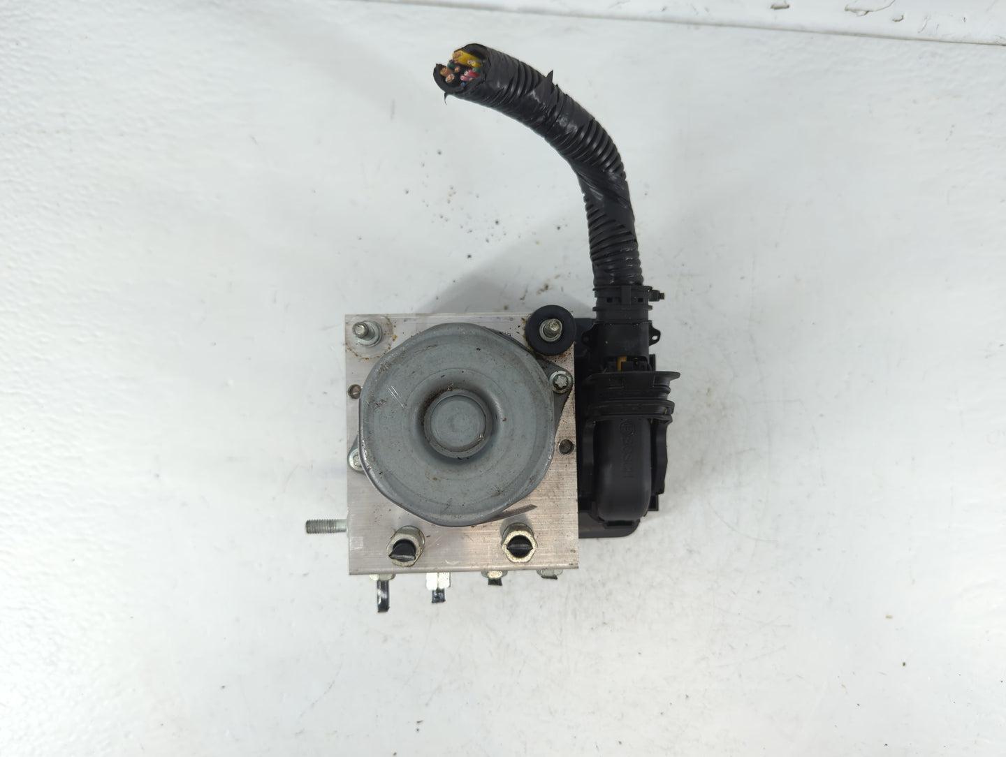 2019-2021 Nissan Rogue Sport ABS Pump Control Module Replacement P/N:47660 6MM0A Fits Fits 2019 2020 2021 OEM Used Auto Part