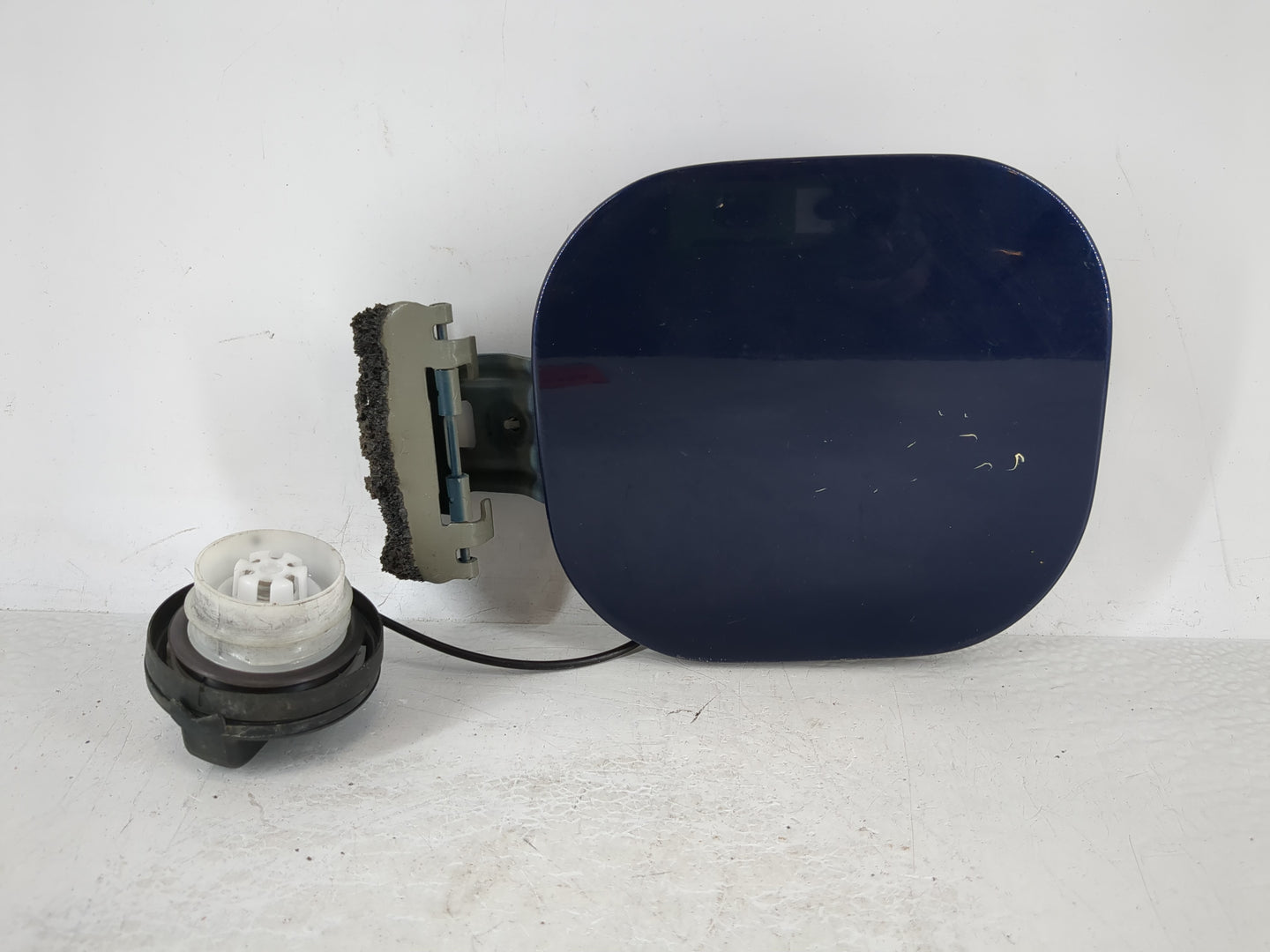 2019 Nissan Sentra Fuel Tank Door Lid Gas Tank - Oemusedautoparts1.com
