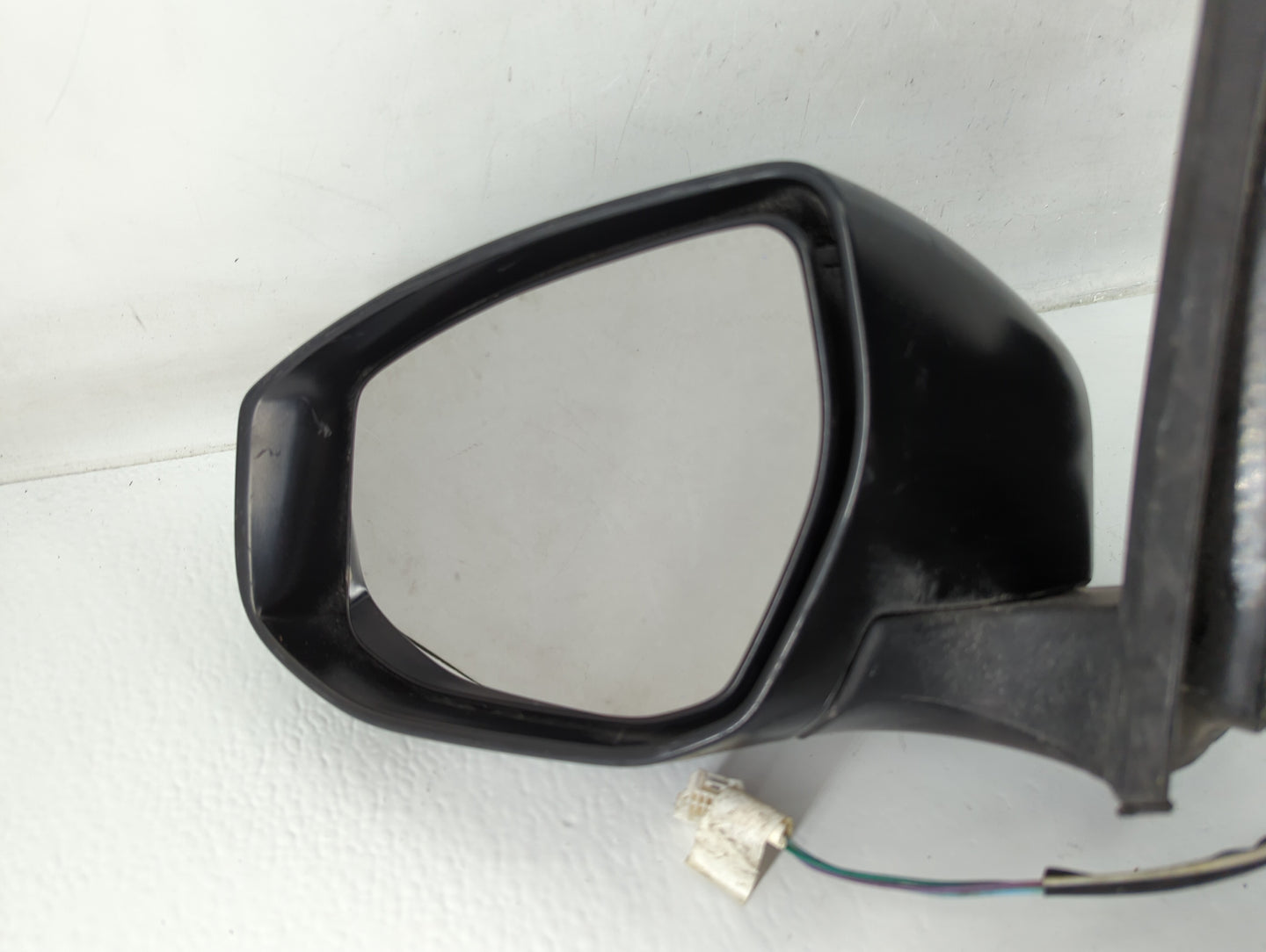 2016-2019 Nissan Sentra Driver Side View Mirror - Left Door Mirror OEM Used - Oemusedautoparts1.com
