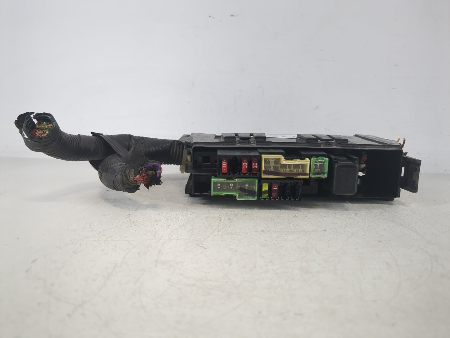 2013-2019 Nissan Sentra Fusebox Fuse Box Panel Relay Module P/N:24382 EW70B 7154-7223-30 Fits OEM Used Auto Parts - Oemuseda
