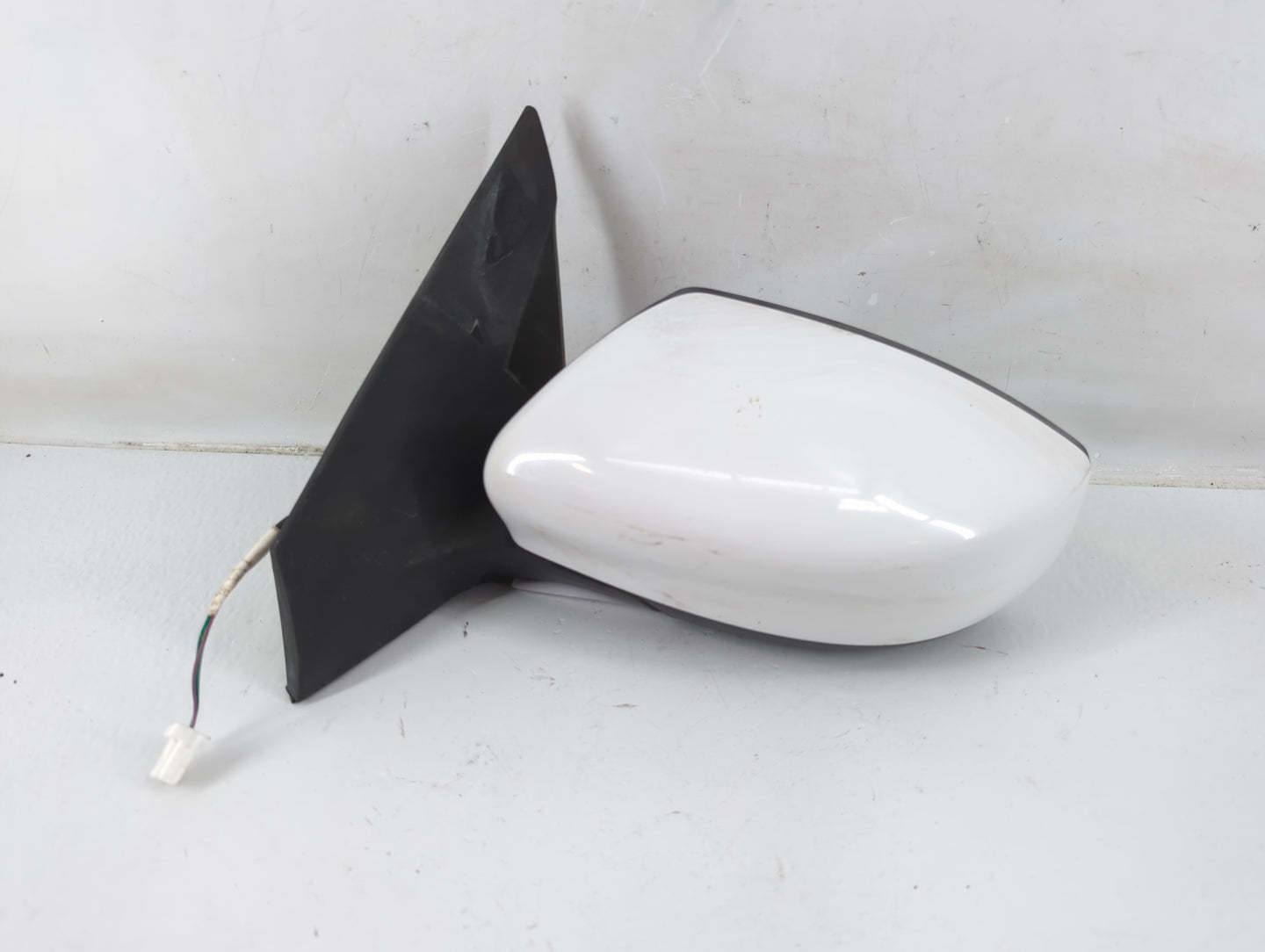 2016-2019 Nissan Sentra Driver Side View Mirror - Left Door Mirror OEM Used - Oemusedautoparts1.com