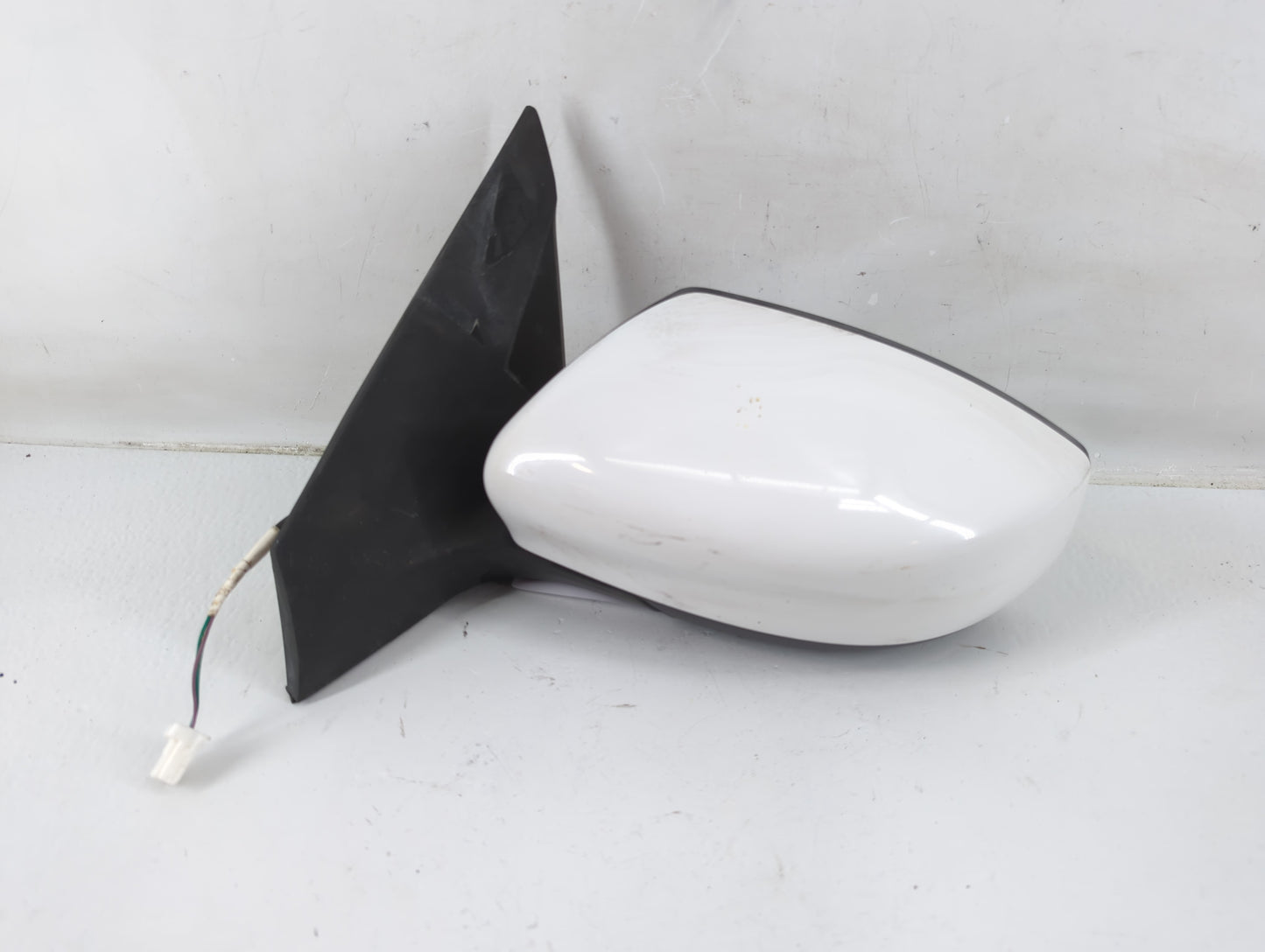 2016-2019 Nissan Sentra Driver Side View Mirror - Left Door Mirror OEM Used - Oemusedautoparts1.com