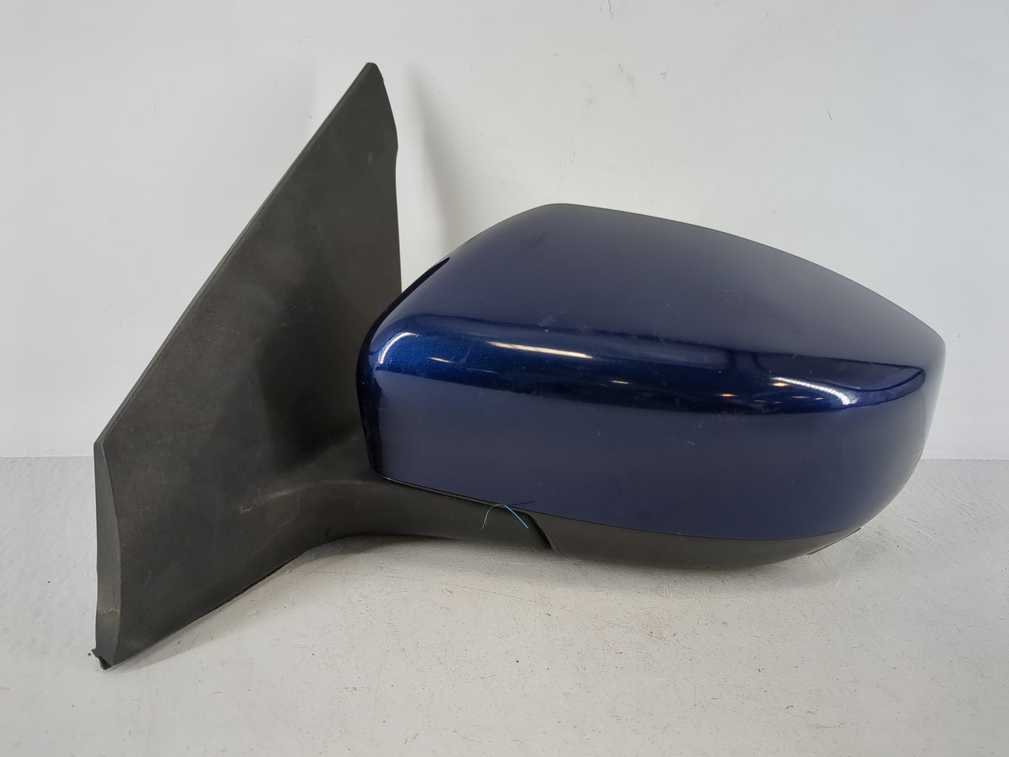 2016-2019 Nissan Sentra Driver Side View Mirror - Left Door Mirror OEM Used - Oemusedautoparts1.com