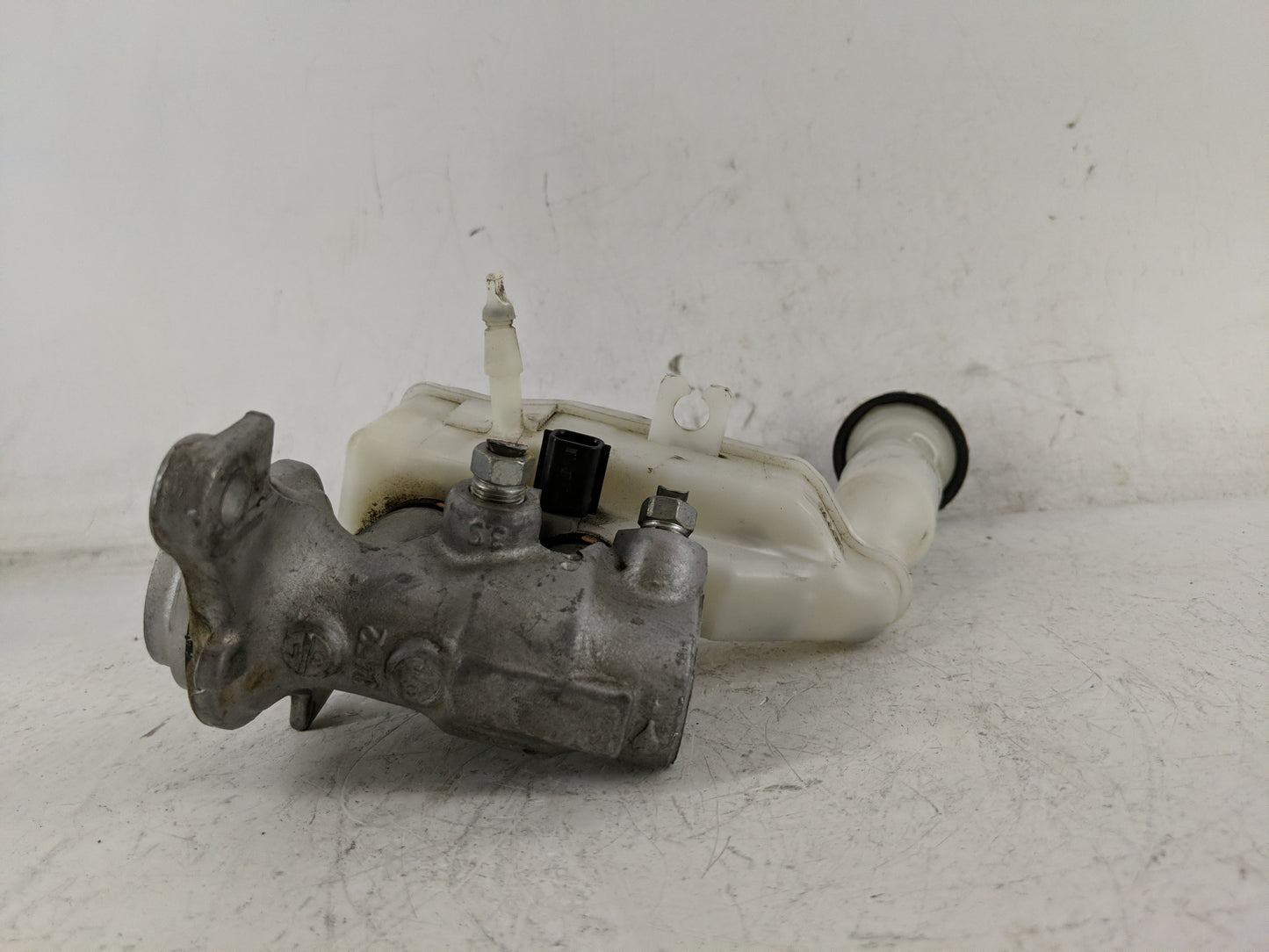 2013-2019 Nissan Sentra Brake Master Cylinder 1198856 - Oemusedautoparts1.com