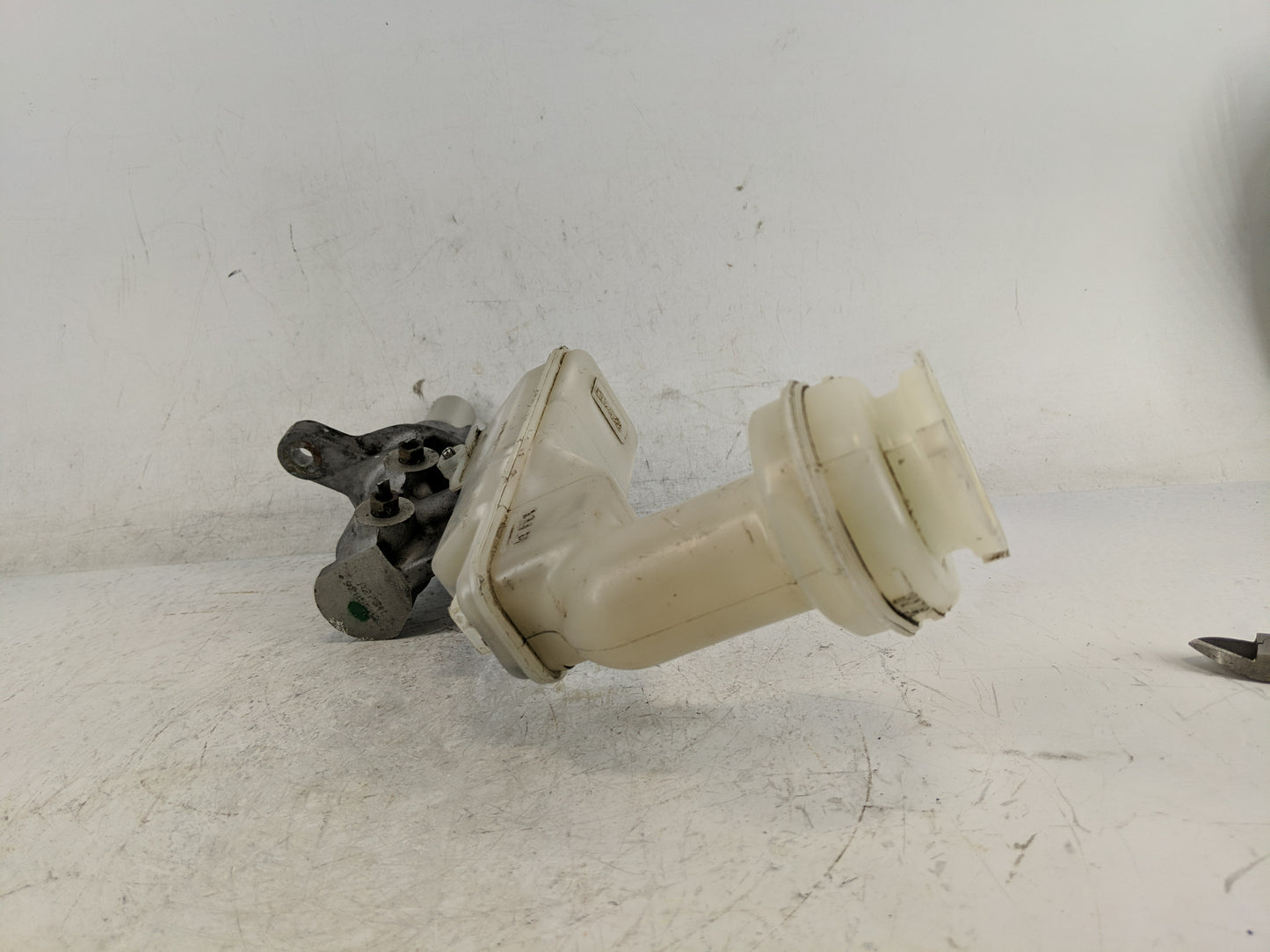 2013-2019 Nissan Sentra Brake Master Cylinder 1220947 - Oemusedautoparts1.com
