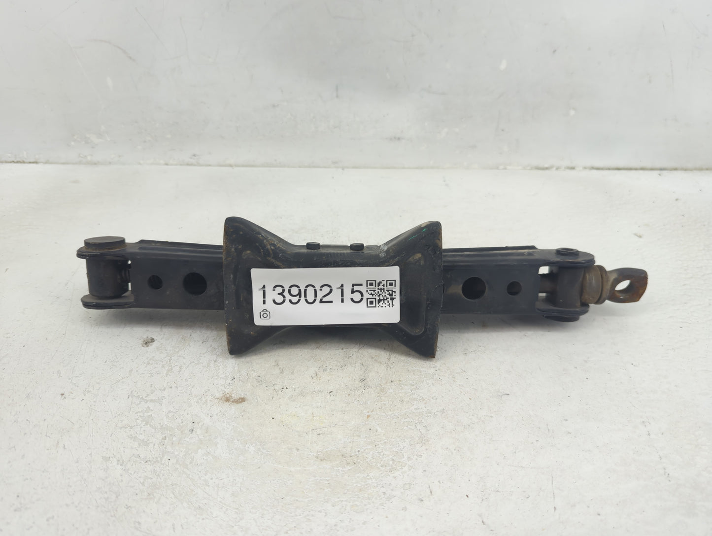 2019 Nissan Sentra Spare Scissor Car Jack - Oemusedautoparts1.com