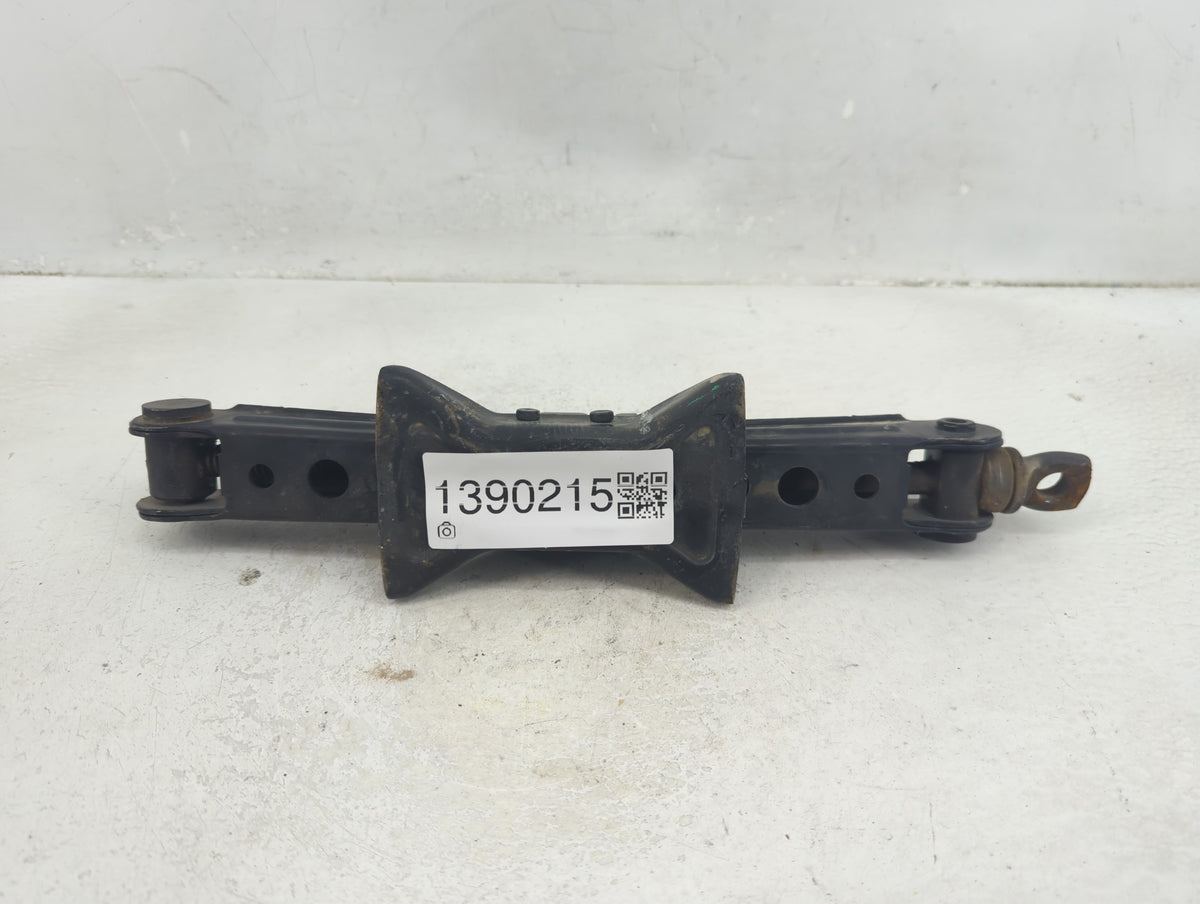 2019 Nissan Sentra Spare Scissor Car Jack 1390215 - Oemusedautoparts1.com