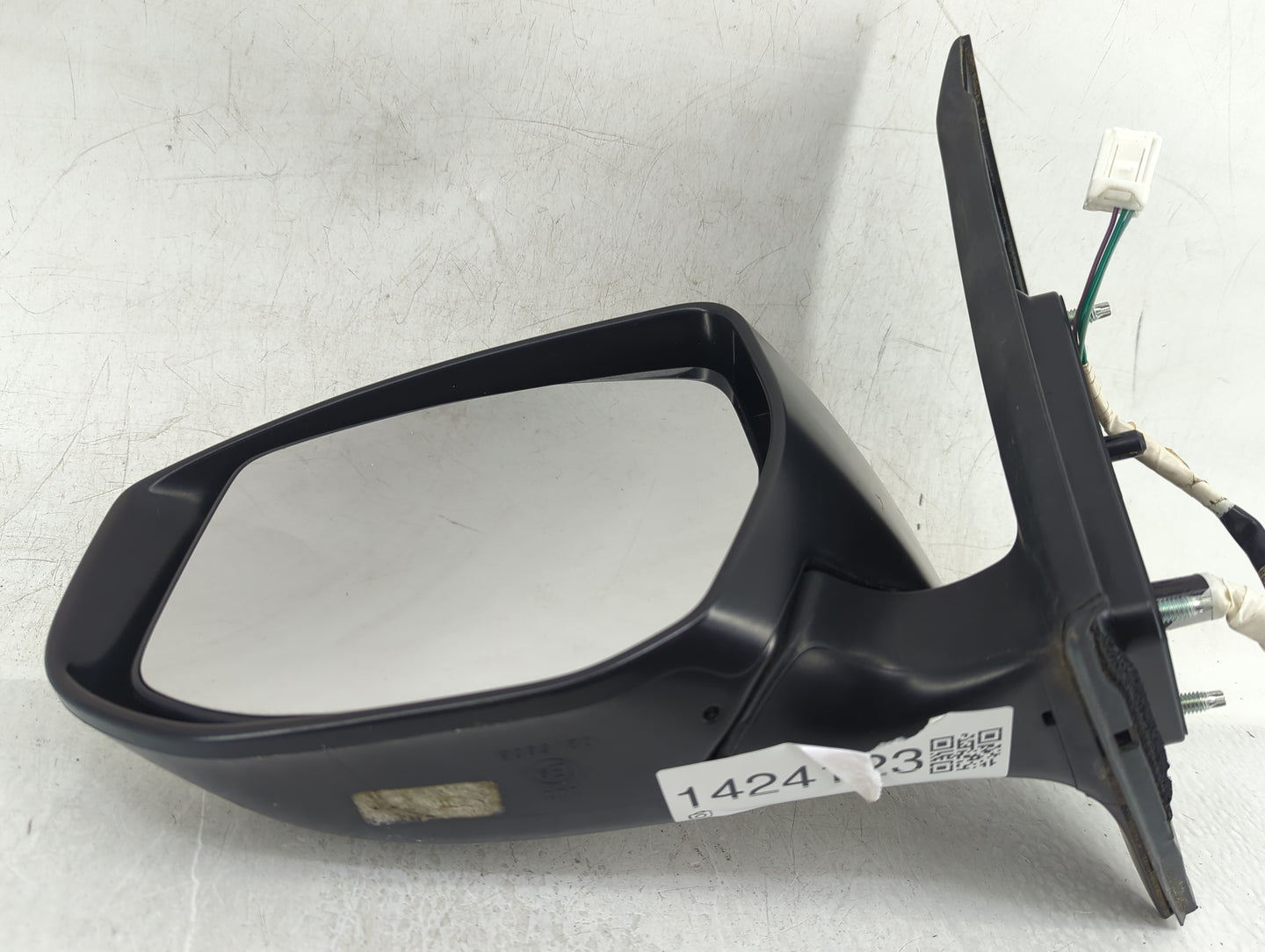 2016-2019 Nissan Sentra Driver Side View Mirror - Left Door Mirror OEM Used - Oemusedautoparts1.com
