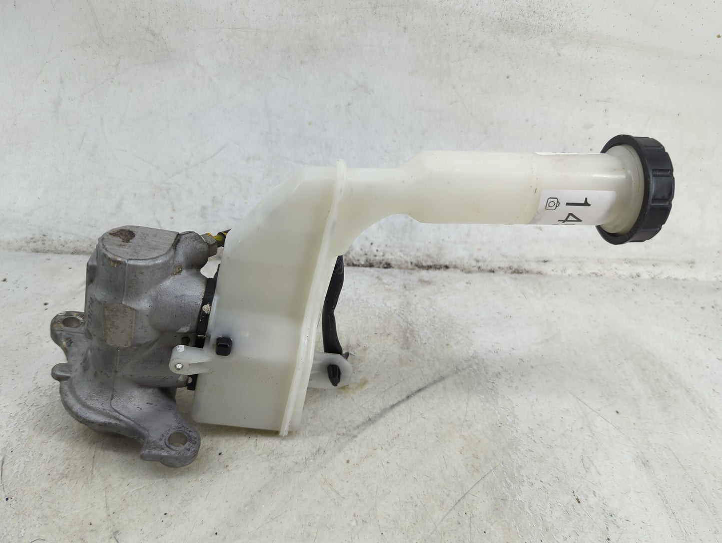 2013-2019 Nissan Sentra Brake Master Cylinder 1492441 - Oemusedautoparts1.com