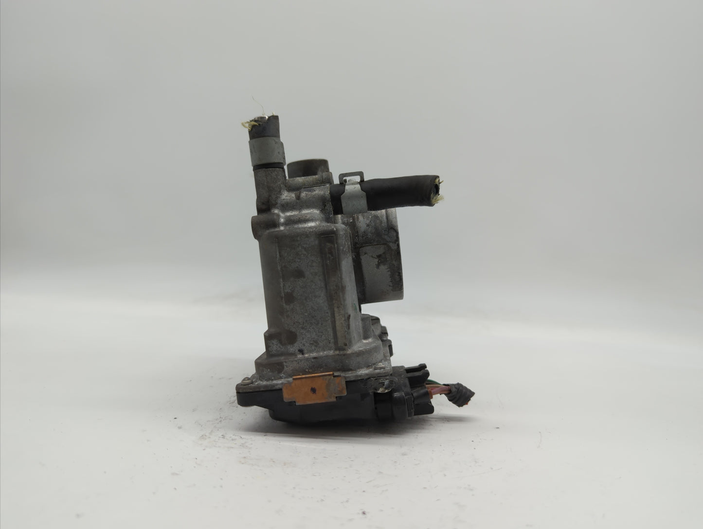 2013-2019 Nissan Sentra Throttle Body P/N:3RA60-01 C 3RA60-01 E, 3RA60-01 D Fits Fits 2013 2014 2015 2016 2017 2018 2019 OEM