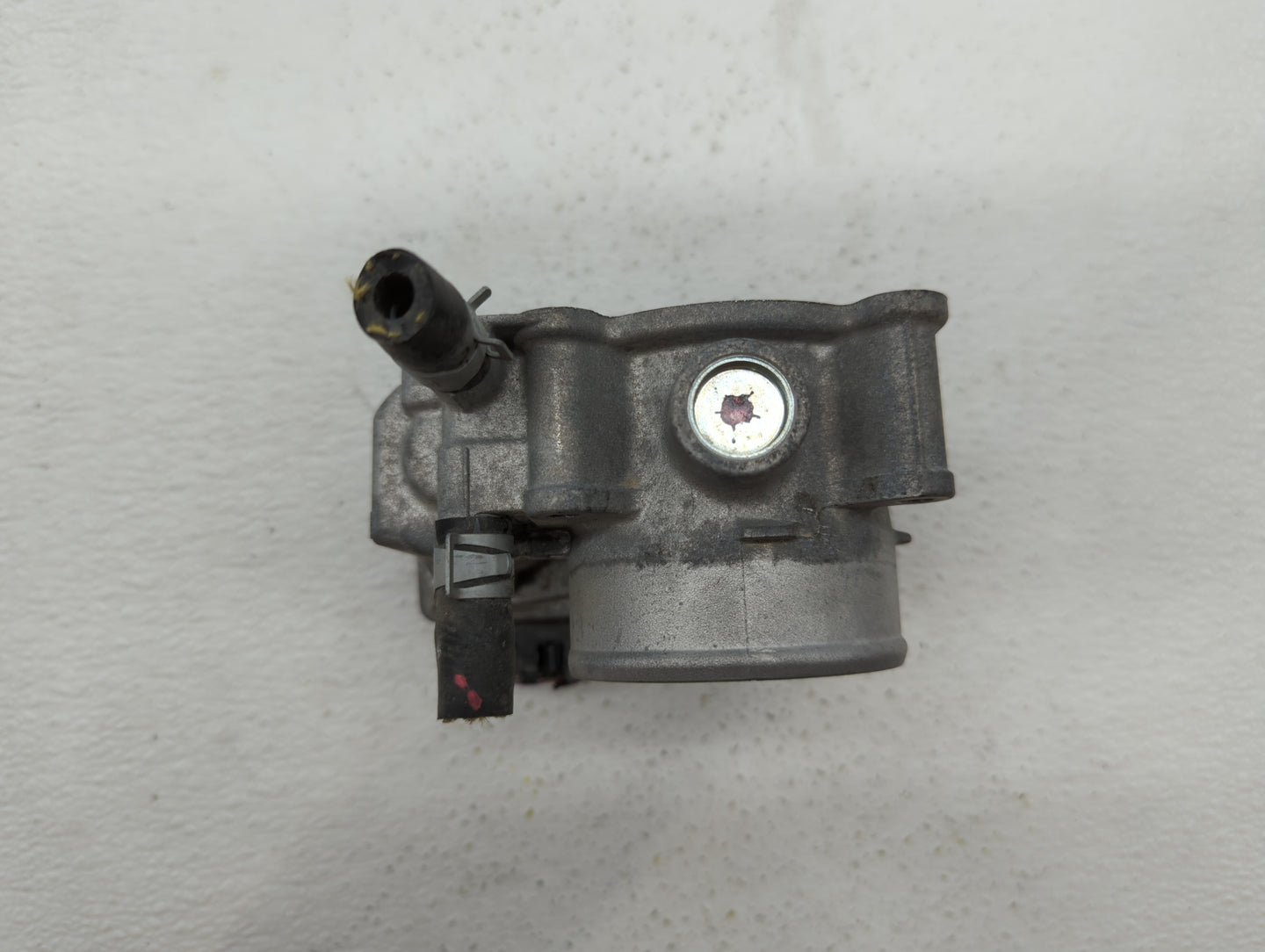 2013-2019 Nissan Sentra Throttle Body P/N:3RA60-01 C 3RA60-01 E, 3RA60-01 D Fits Fits 2013 2014 2015 2016 2017 2018 2019 OEM