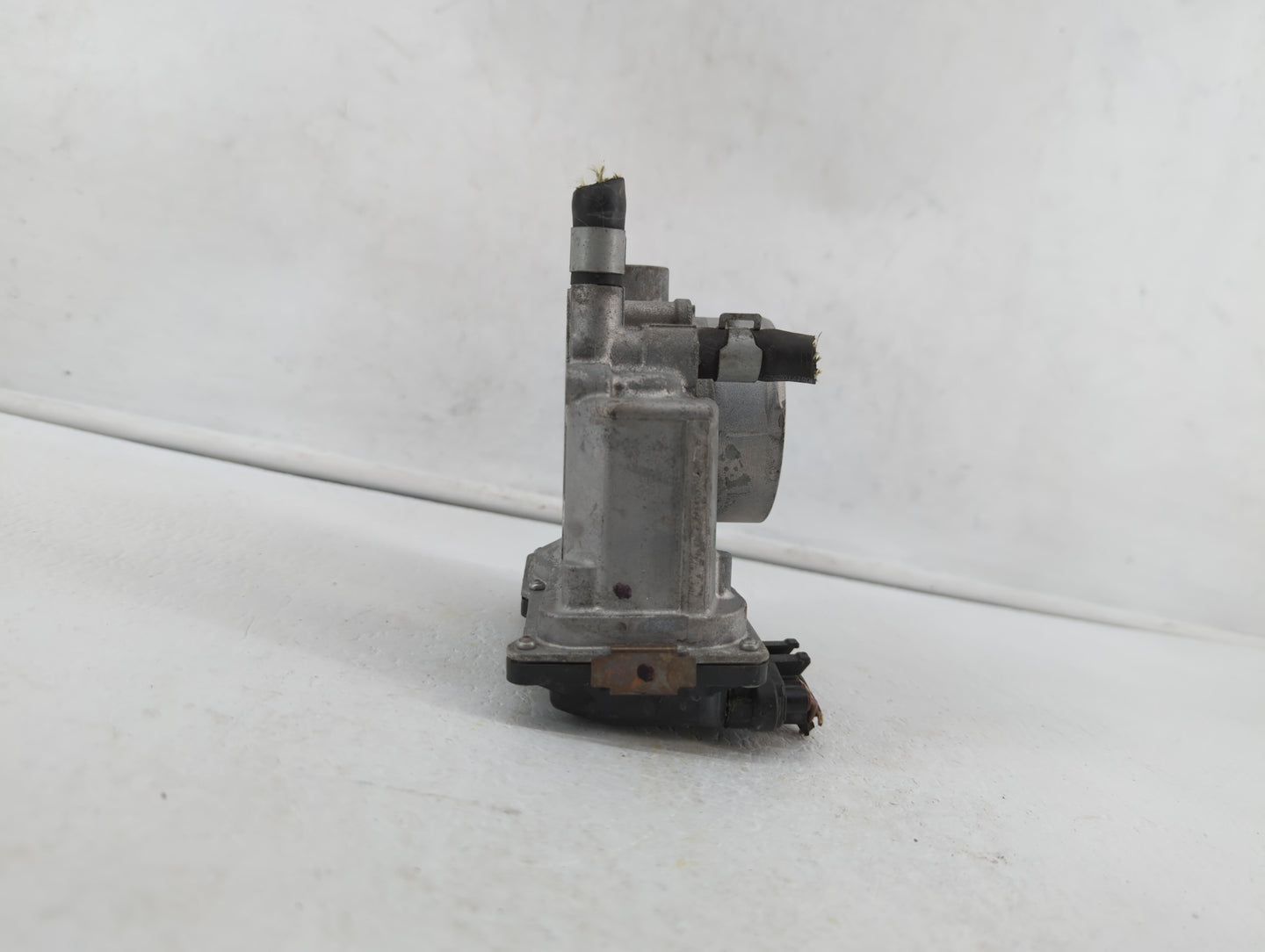 2013-2019 Nissan Sentra Throttle Body P/N:3RA60-01 C 3RA60-01 E, 3RA60-01 D Fits Fits 2013 2014 2015 2016 2017 2018 2019 OEM