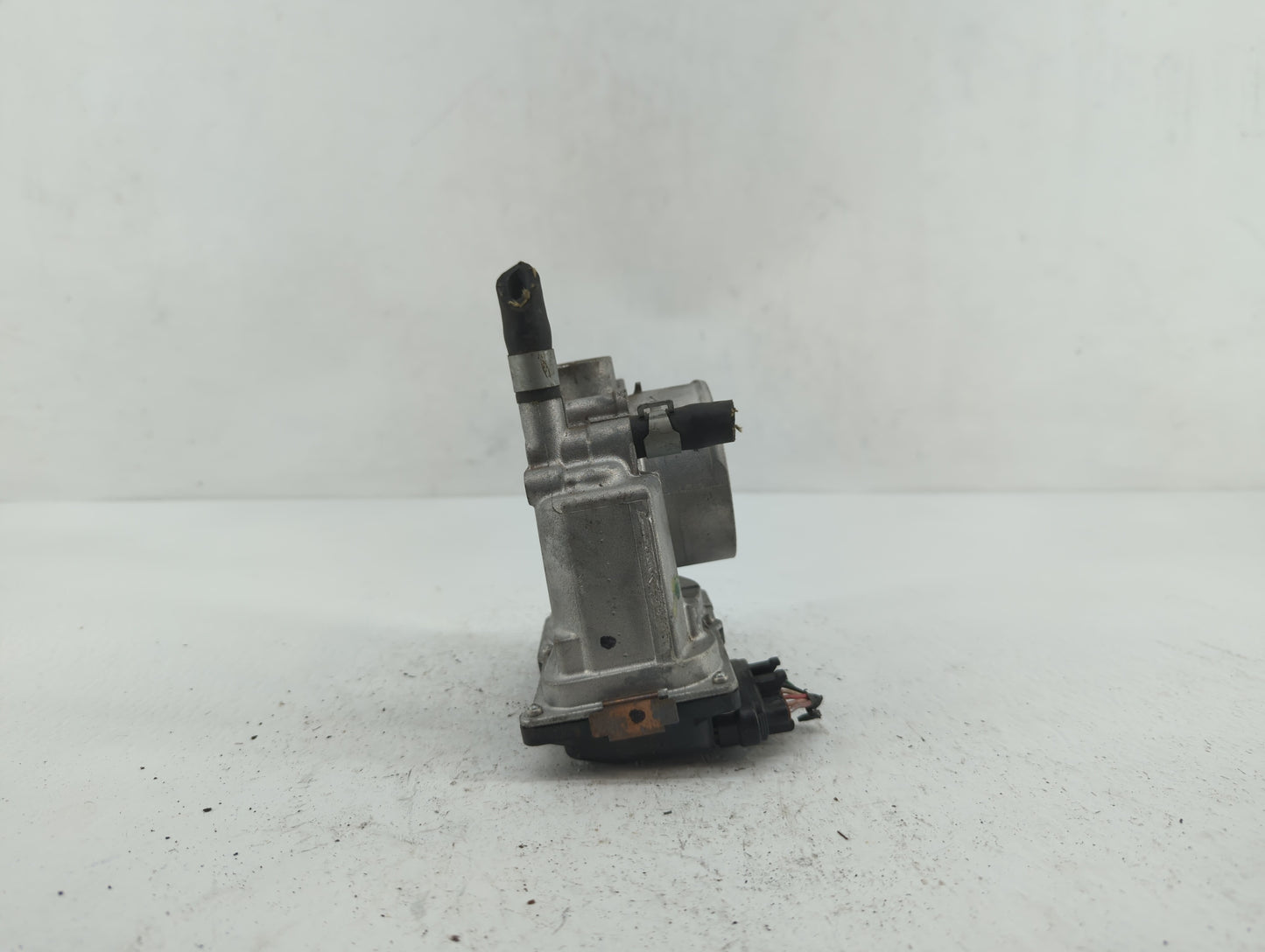 2013-2019 Nissan Sentra Throttle Body P/N:3RA60-01 C 3RA60-01 E, 3RA60-01 D Fits Fits 2013 2014 2015 2016 2017 2018 2019 OEM