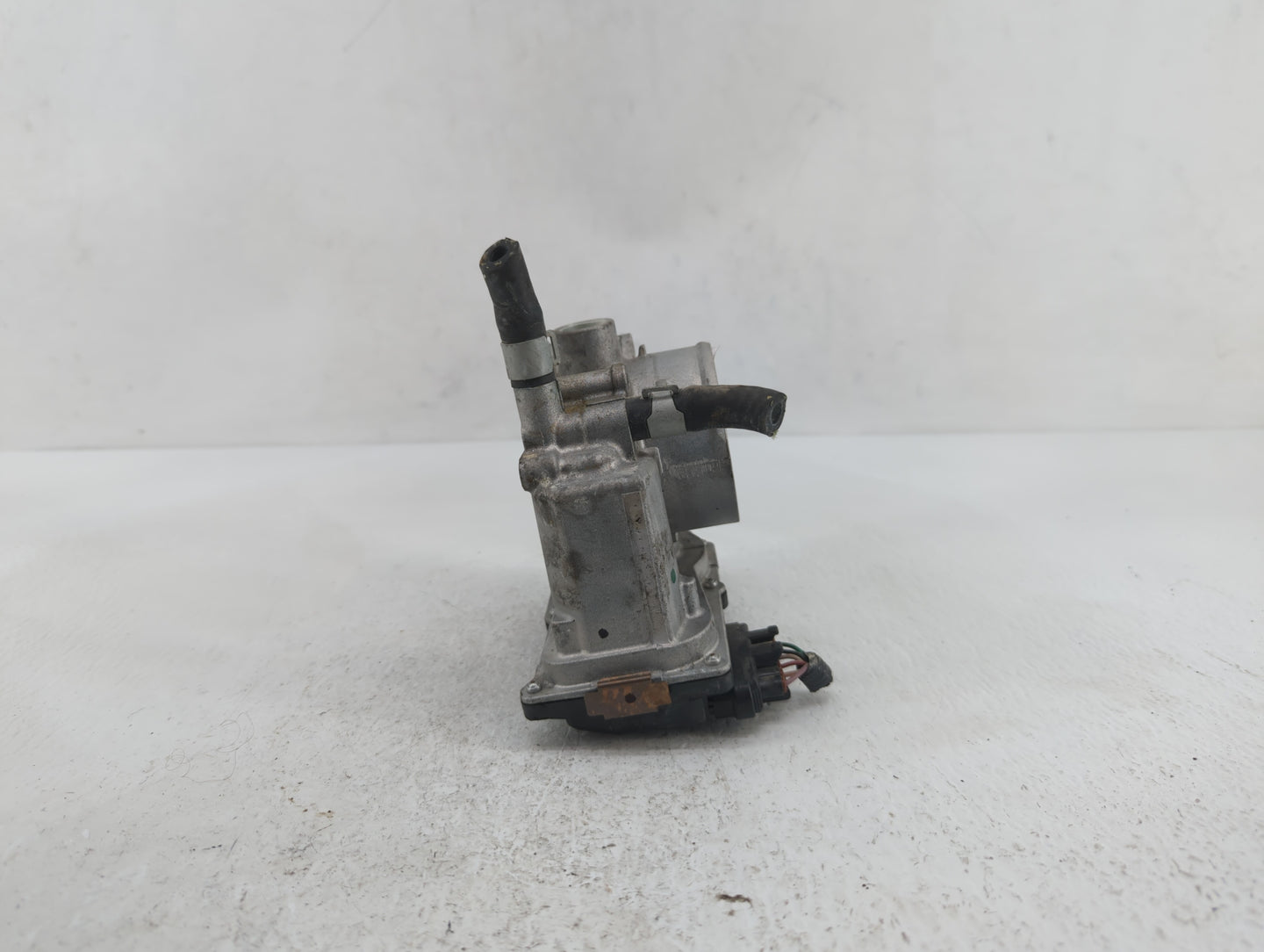 2013-2019 Nissan Sentra Throttle Body P/N:3RA60-01 C 3RA60-01 E, 3RA60-01 D Fits Fits 2013 2014 2015 2016 2017 2018 2019 OEM