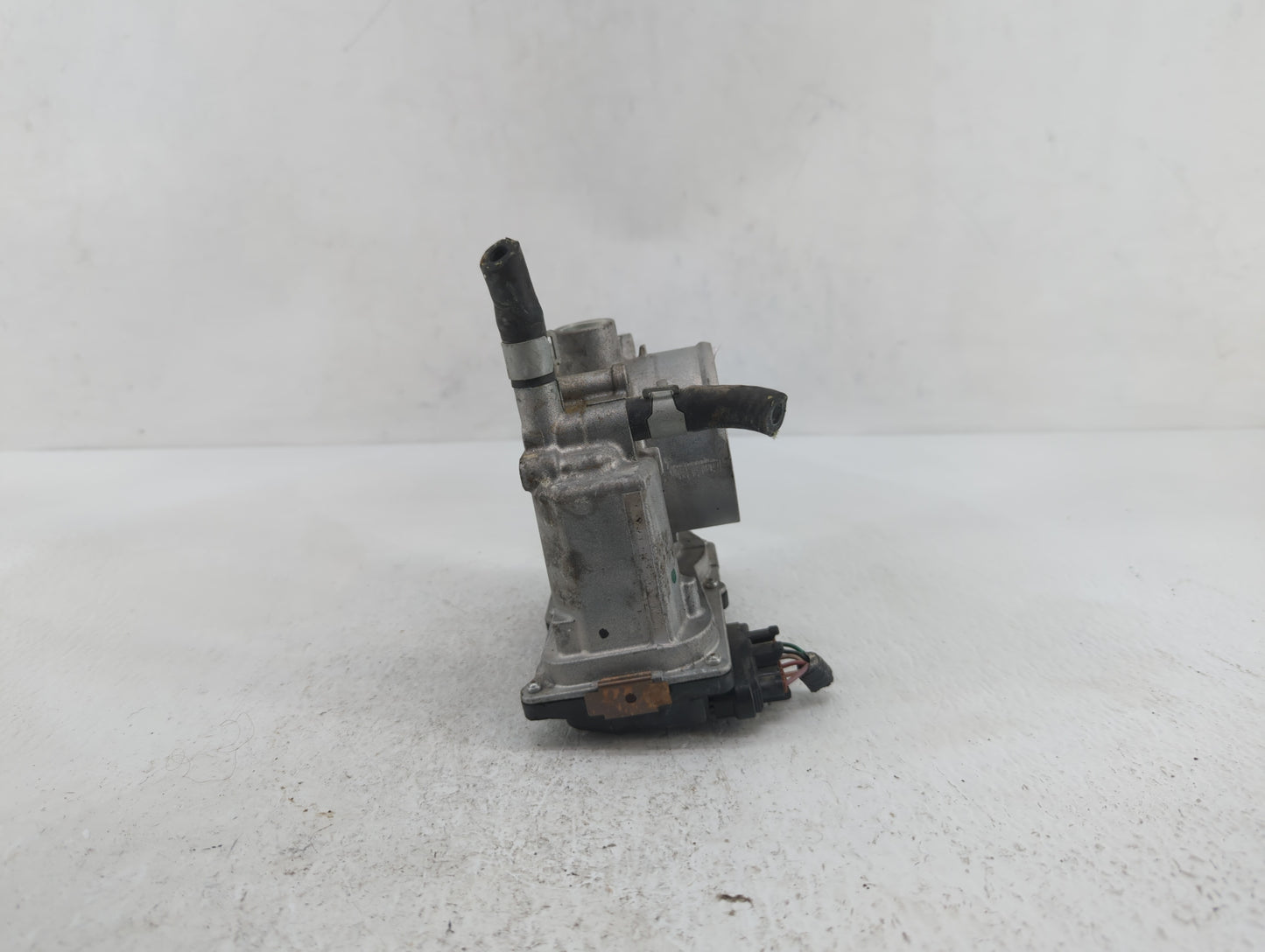 2013-2019 Nissan Sentra Throttle Body P/N:3RA60-01 C 3RA60-01 E, 3RA60-01 D Fits Fits 2013 2014 2015 2016 2017 2018 2019 OEM