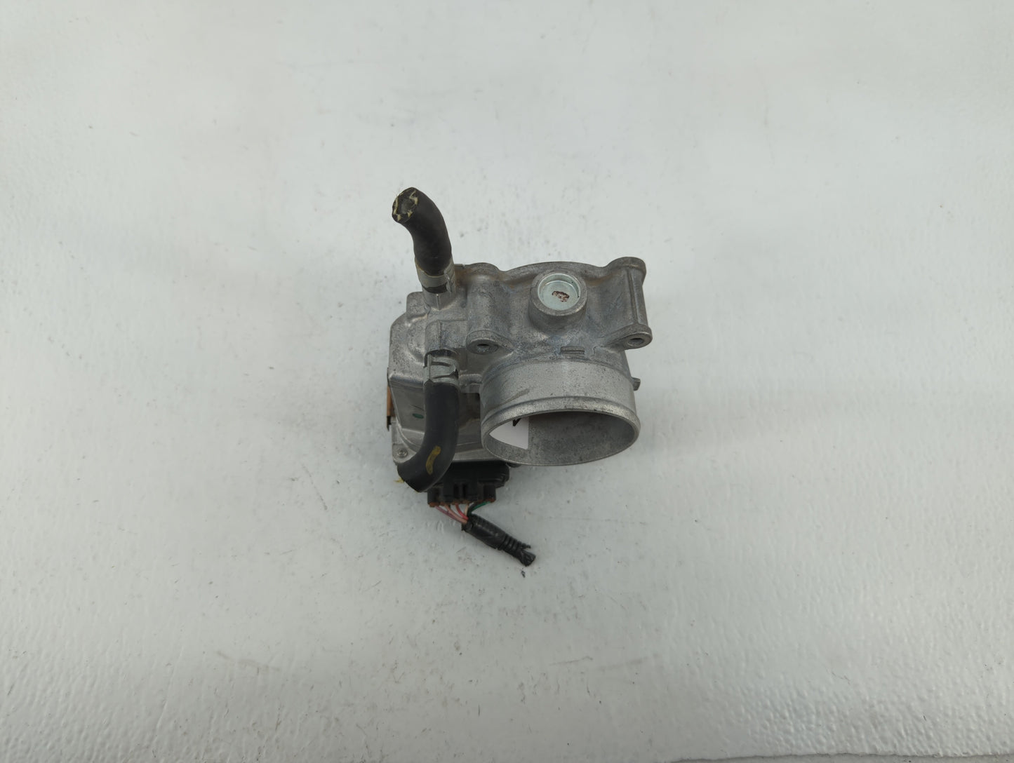 2013-2019 Nissan Sentra Throttle Body P/N:3RA60-01 C 3RA60-01 E, 3RA60-01 D Fits Fits 2013 2014 2015 2016 2017 2018 2019 OEM