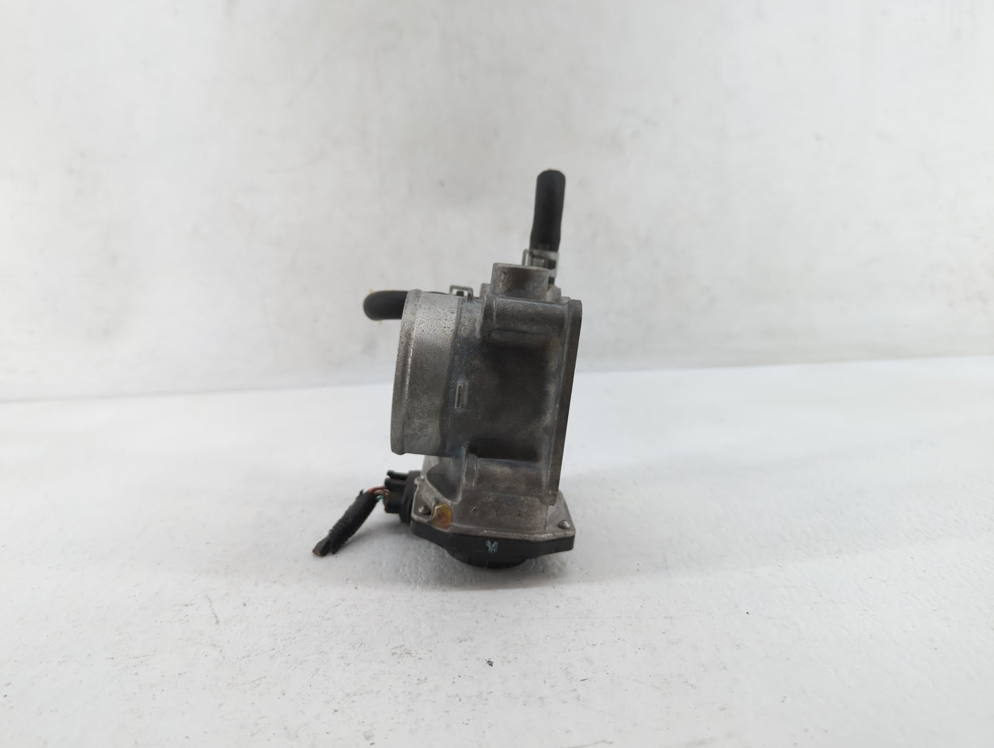 2013-2019 Nissan Sentra Throttle Body P/N:3RA60-01 C 3RA60-01 E, 3RA60-01 D Fits Fits 2013 2014 2015 2016 2017 2018 2019 OEM