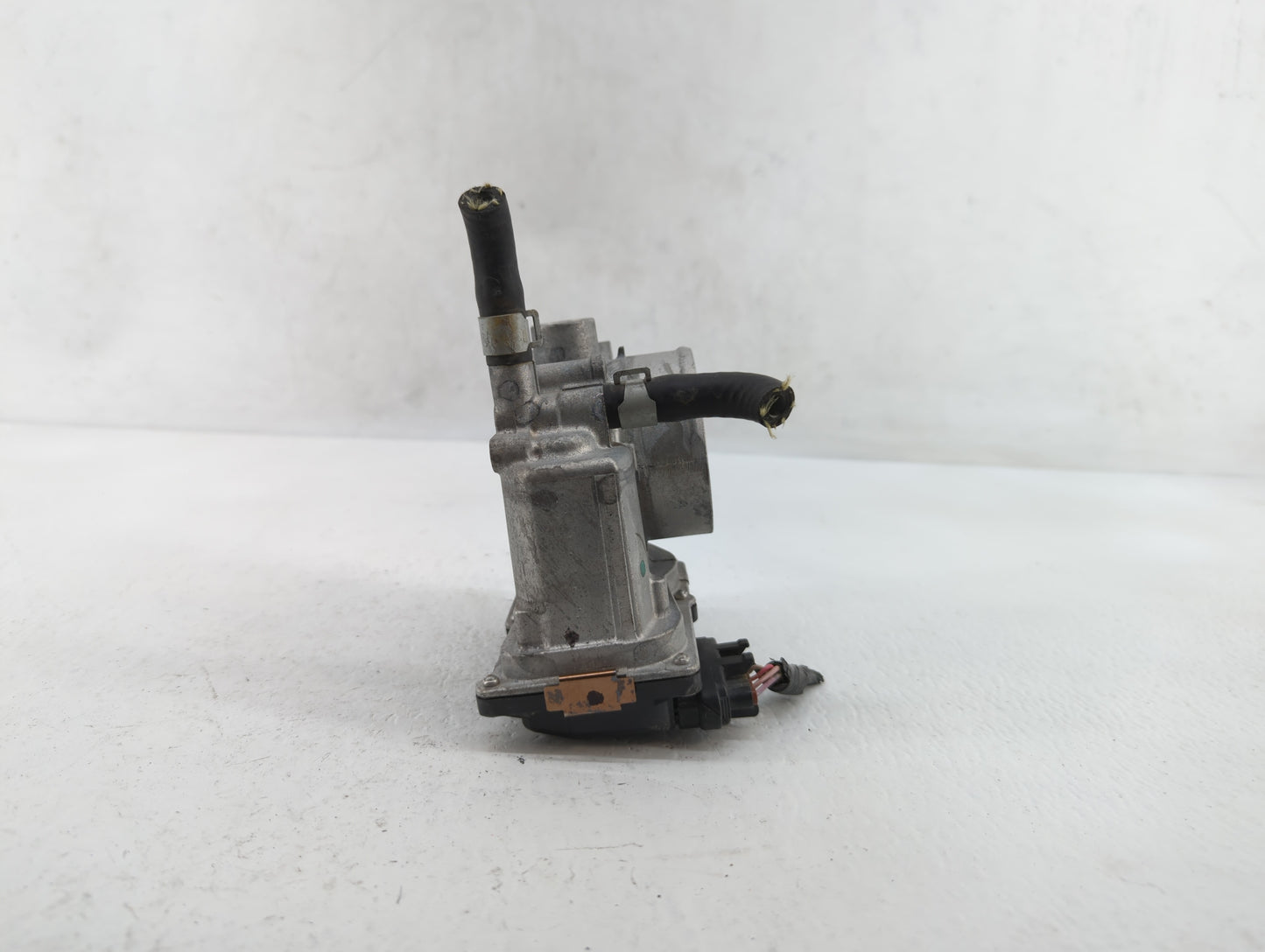 2013-2019 Nissan Sentra Throttle Body P/N:3RA60-01 C 3RA60-01 E, 3RA60-01 D Fits Fits 2013 2014 2015 2016 2017 2018 2019 OEM