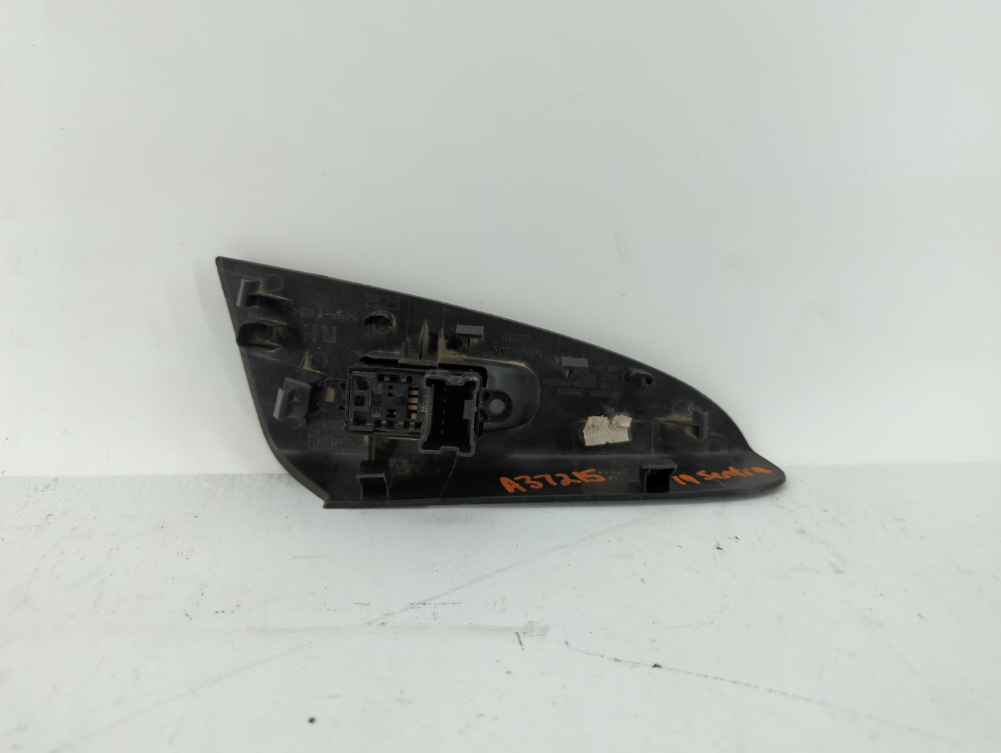 2013-2019 Nissan Sentra Passenger Right Power Window Switch - Oemusedautoparts1.com