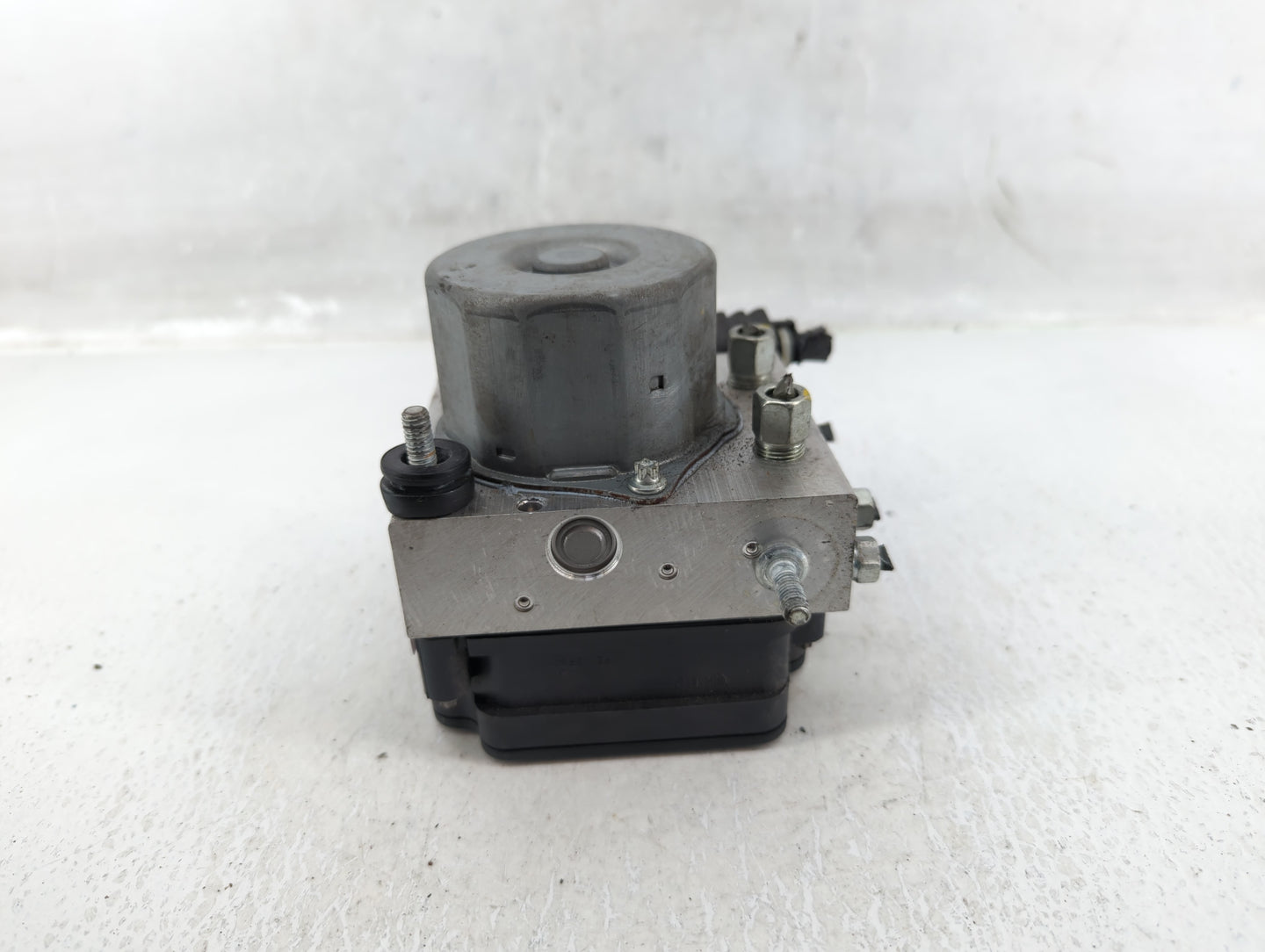 2019 Nissan Sentra ABS Pump Control Module Replacement P/N:47660 5UD0C Fits OEM Used Auto Parts - Oemusedautoparts1.com
