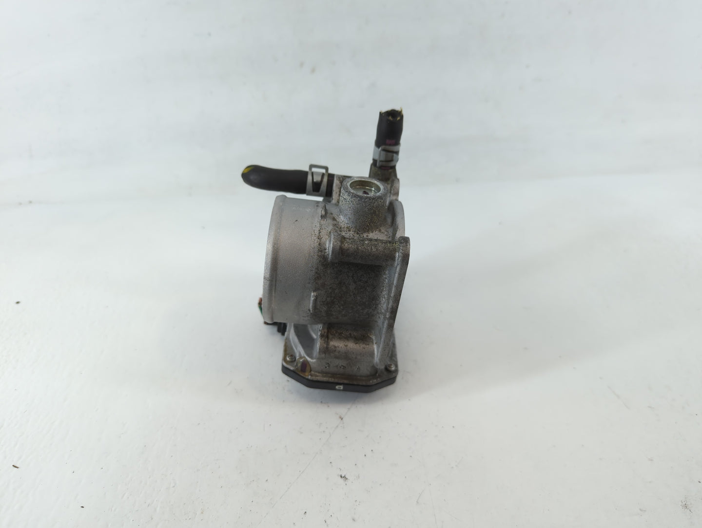 2013-2019 Nissan Sentra Throttle Body P/N:3RA60-01 E Fits Fits 2013 2014 2015 2016 2017 2018 2019 OEM Used Auto Parts - Oemu