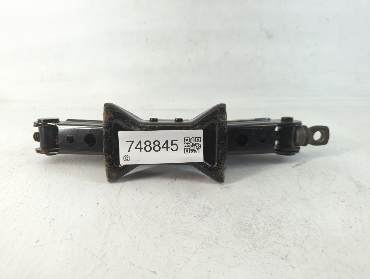 2019 Nissan Sentra Spare Scissor Car Jack 748845 - Oemusedautoparts1.com
