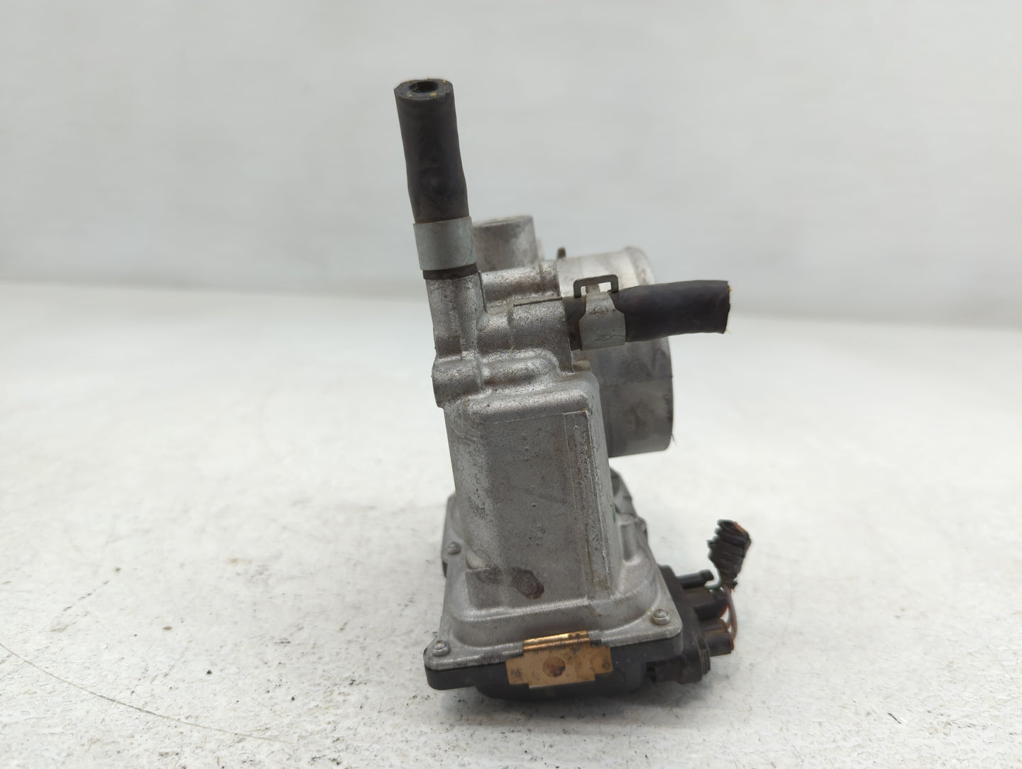 2013-2019 Nissan Sentra Throttle Body P/N:3RA60-01 E Fits Fits 2013 2014 2015 2016 2017 2018 2019 OEM Used Auto Parts - Oemu
