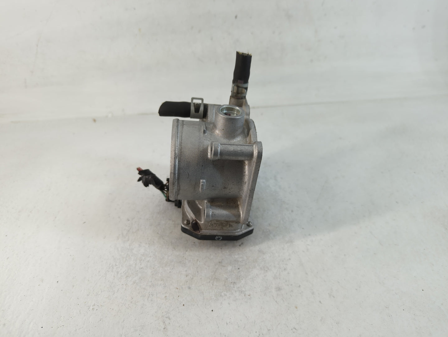 2013-2019 Nissan Sentra Throttle Body P/N:3RA60-01 E Fits Fits 2013 2014 2015 2016 2017 2018 2019 OEM Used Auto Parts - Oemu