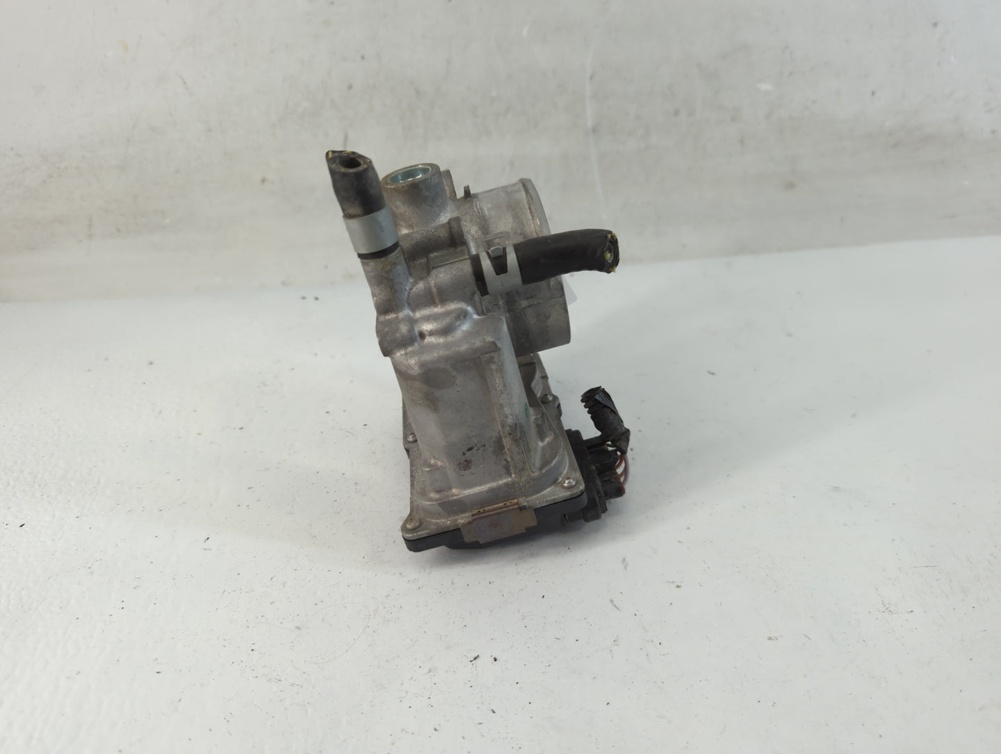2013-2019 Nissan Sentra Throttle Body P/N:3RA60-01 E Fits Fits 2013 2014 2015 2016 2017 2018 2019 OEM Used Auto Parts - Oemu