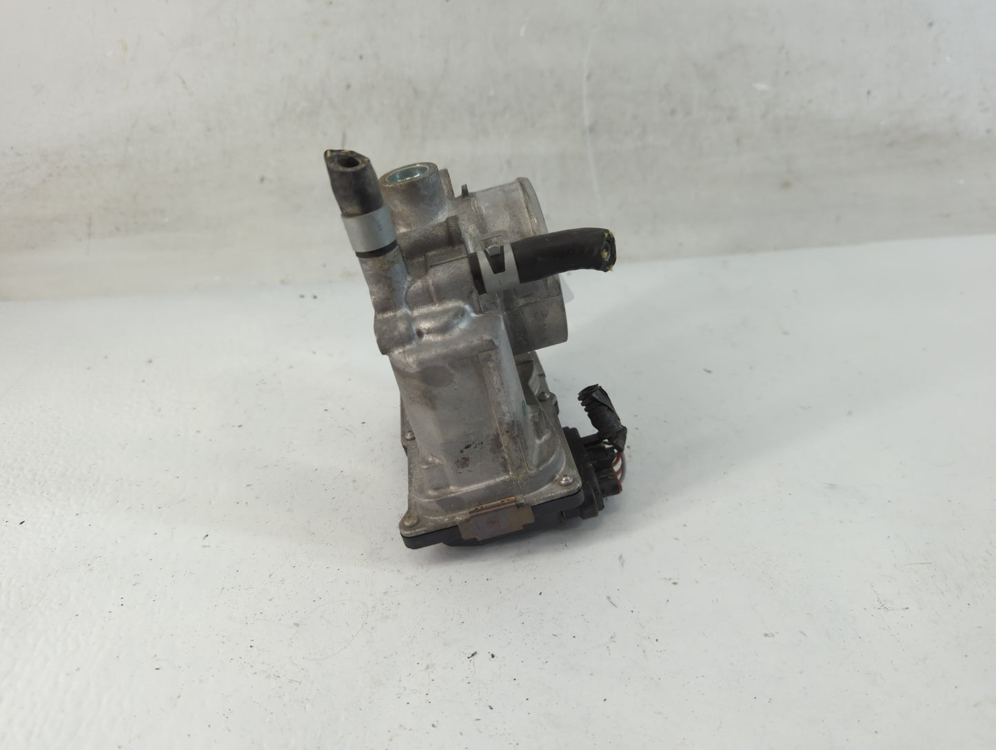 2013-2019 Nissan Sentra Throttle Body P/N:3RA60-01 E Fits Fits 2013 2014 2015 2016 2017 2018 2019 OEM Used Auto Parts - Oemu