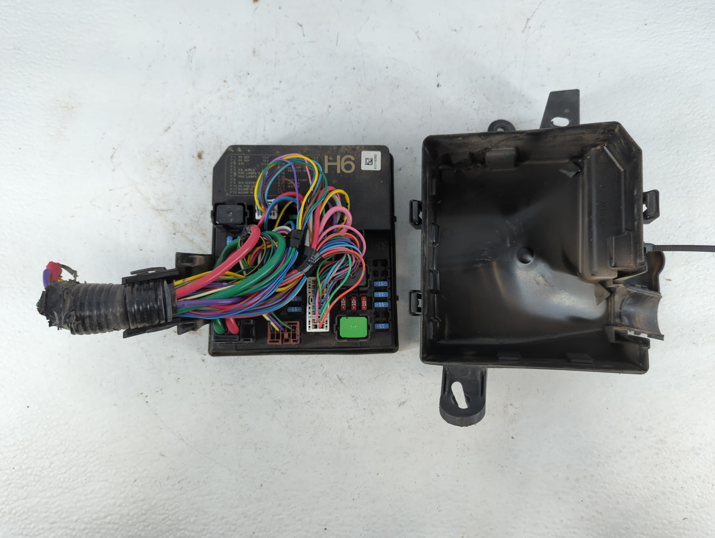 2013-2019 Nissan Sentra Fusebox Fuse Box Panel Relay Module P/N:3S0J00101 Fits Fits 2013 2014 2015 2016 2017 2018 2019 OEM U