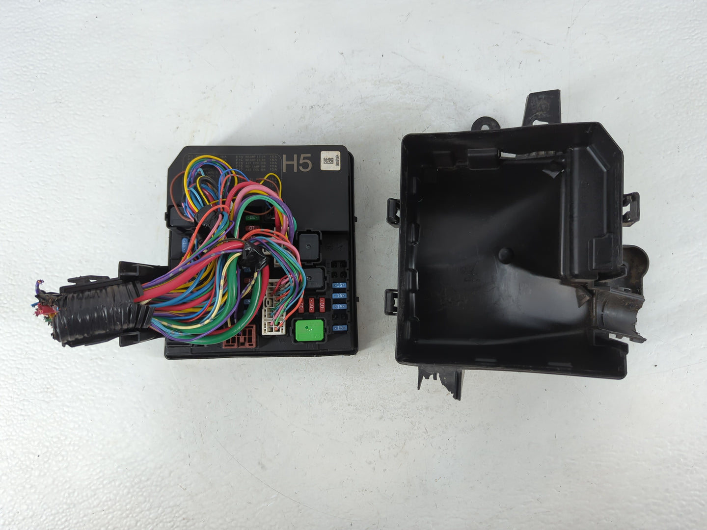 2013-2019 Nissan Sentra Fusebox Fuse Box Panel Relay Module P/N:284B7 3RA3E Fits Fits 2013 2014 2015 2016 2017 2018 2019 OEM