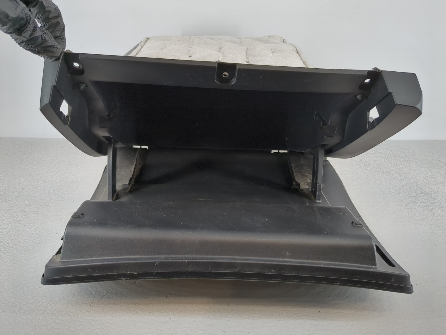 2019 Nissan Sentra Passenger Glove Box Door Storage Compartment 956667 - Oemusedautoparts1.com