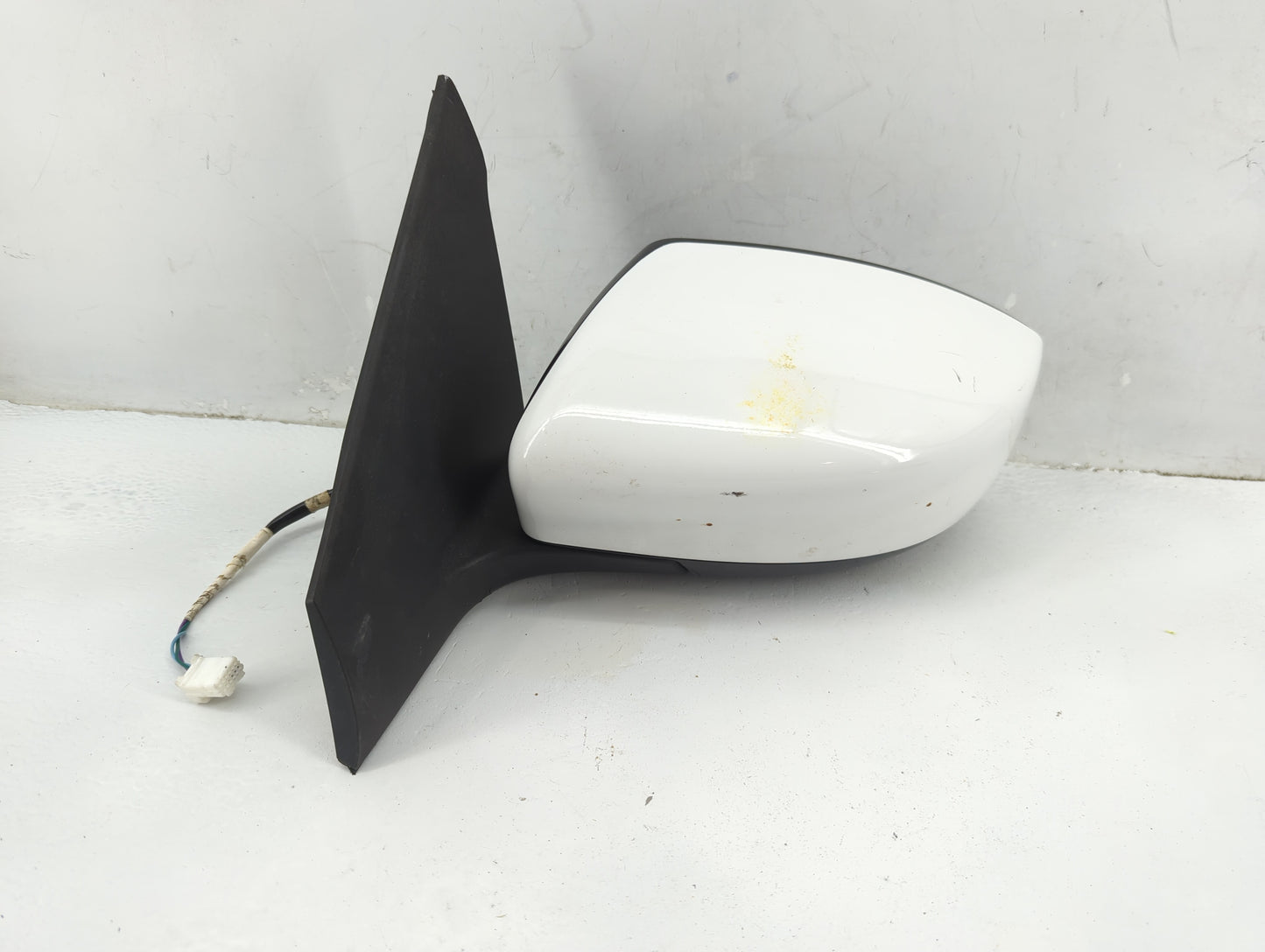 2016-2019 Nissan Sentra Driver Side View Mirror - Left Door Mirror OEM Used - Oemusedautoparts1.com