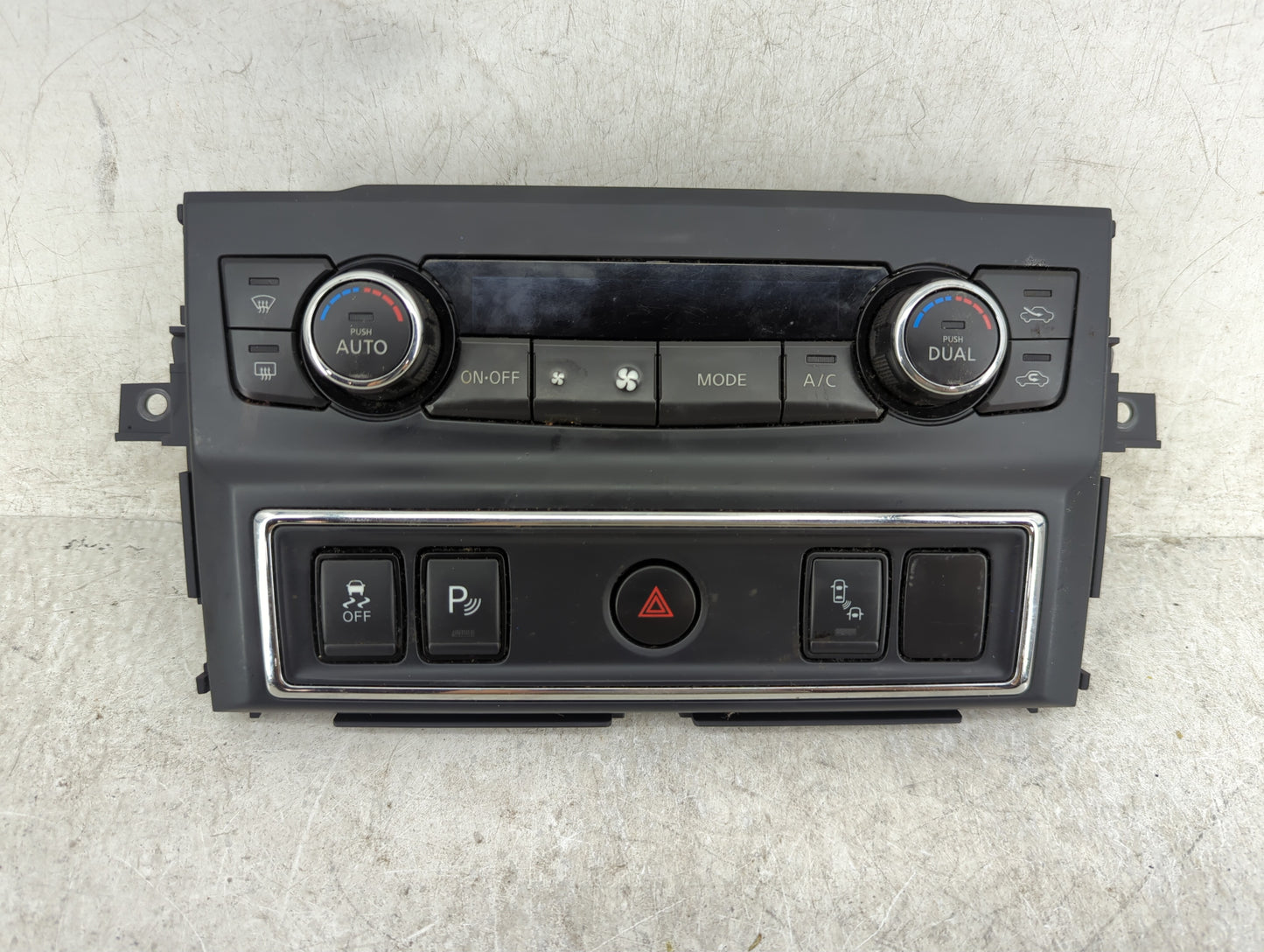 2016-2022 Nissan Titan Climate Control Module Temperature AC/Heater Replacement P/N:27500 EZ20B Fits OEM Used Auto Parts - O