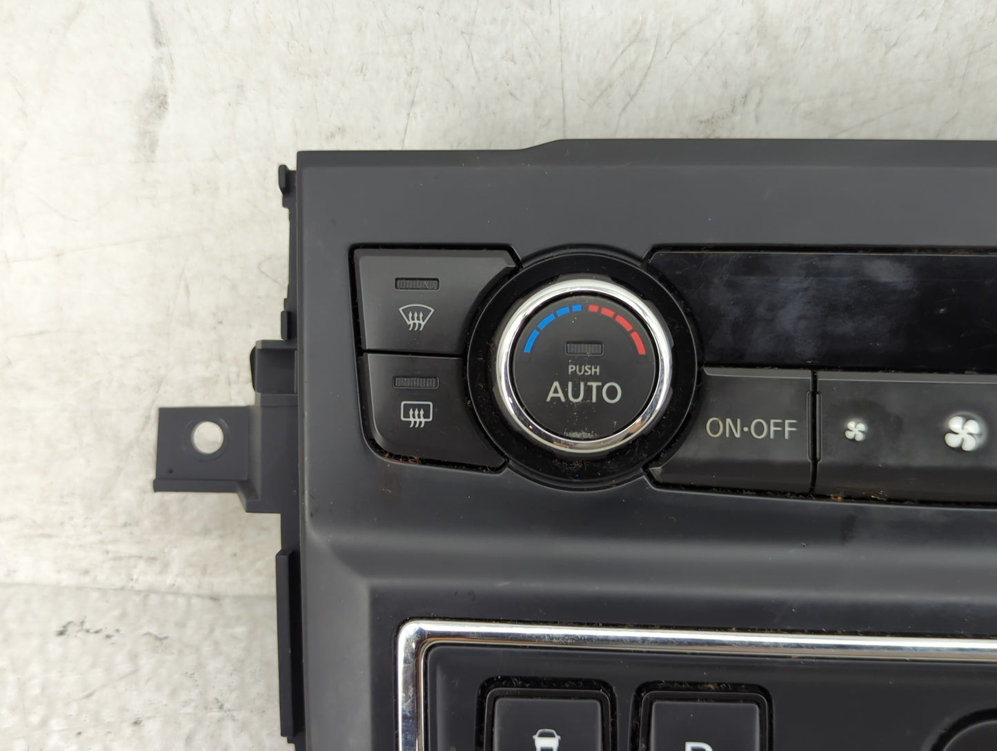 2016-2022 Nissan Titan Climate Control Module Temperature AC/Heater Replacement P/N:27500 EZ20B Fits OEM Used Auto Parts - O