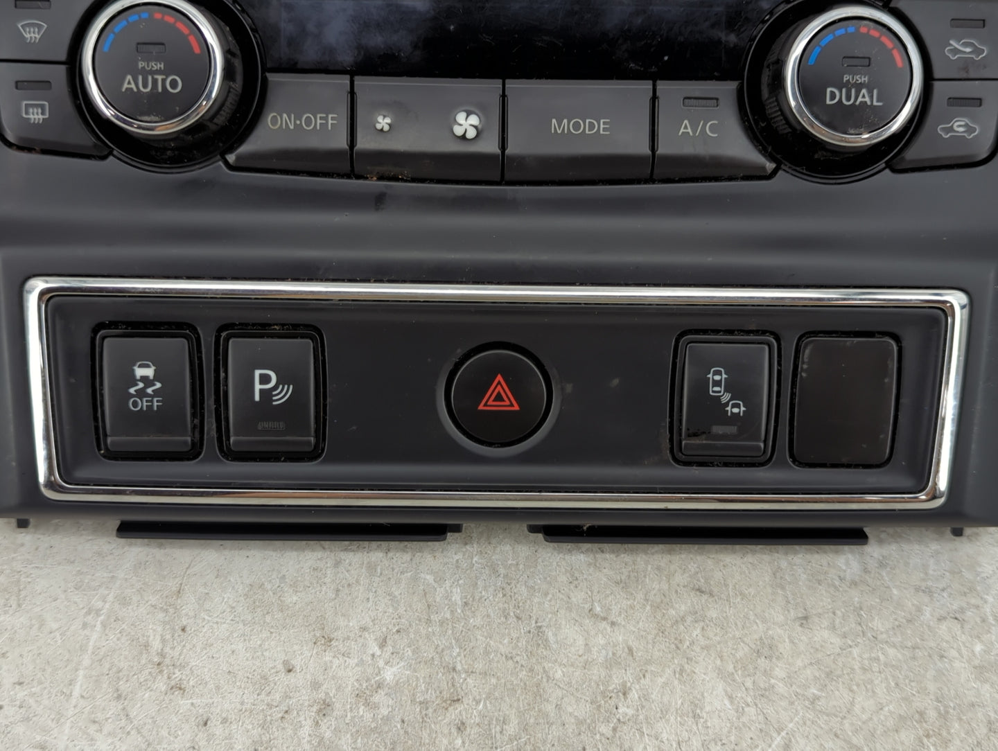 2016-2022 Nissan Titan Climate Control Module Temperature AC/Heater Replacement P/N:27500 EZ20B Fits OEM Used Auto Parts - O
