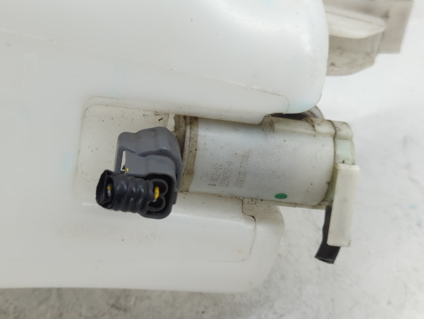 2012-2019 Nissan Versa Windshield Washer Fluid Reservoir Bottle Oem - Oemusedautoparts1.com