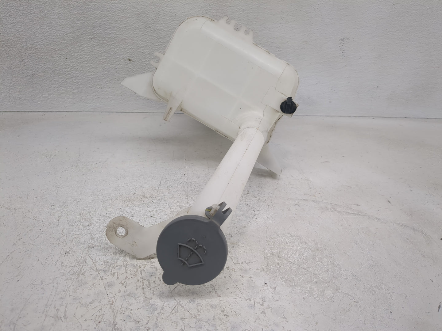 2012-2019 Nissan Versa Windshield Washer Fluid Reservoir Bottle Oem - Oemusedautoparts1.com