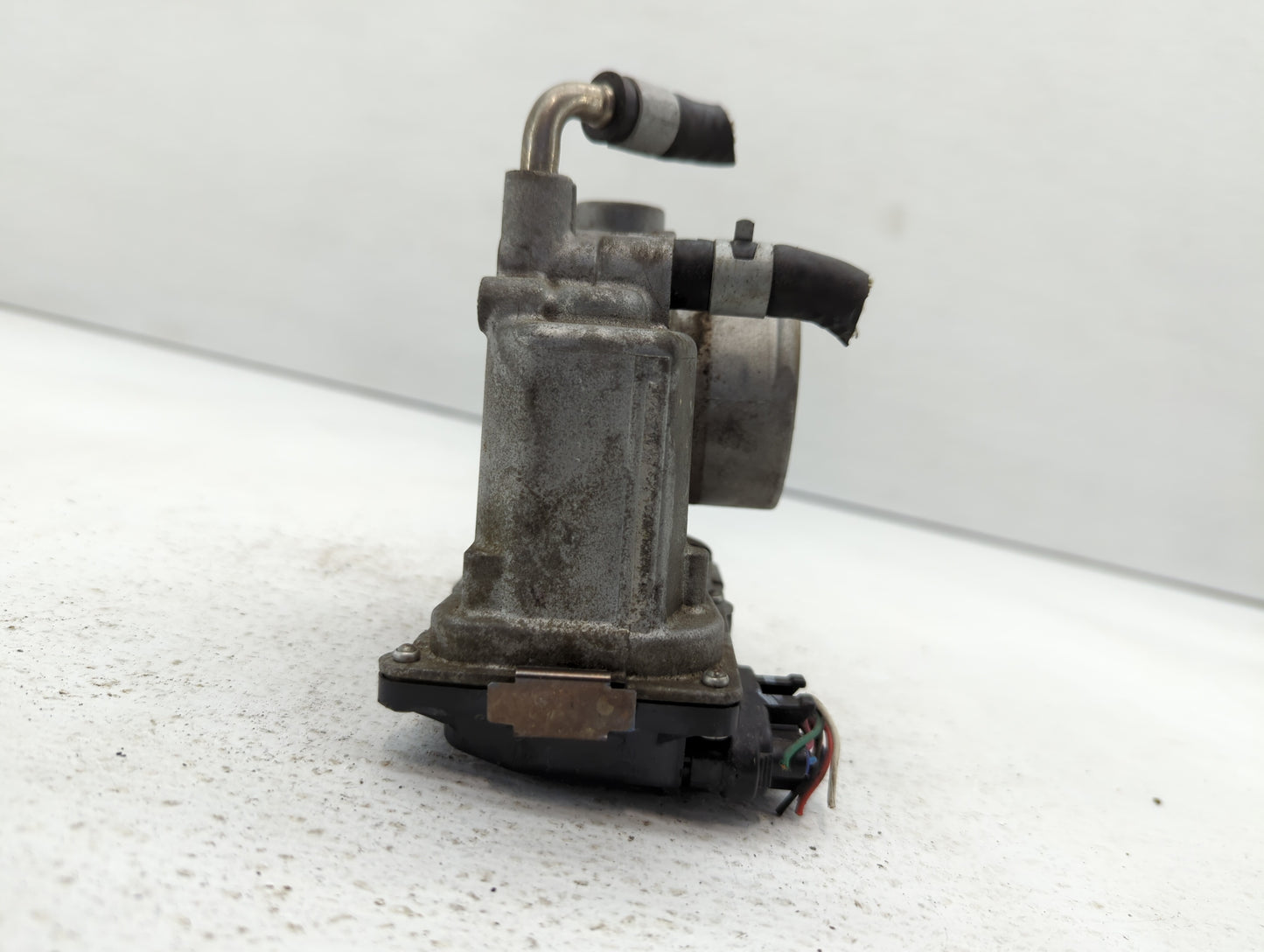 2012-2019 Nissan Versa Throttle Body P/N:3AA50-02 H 3AA50-02 E Fits Fits 2012 2013 2014 2015 2016 2017 2018 2019 OEM Used Au